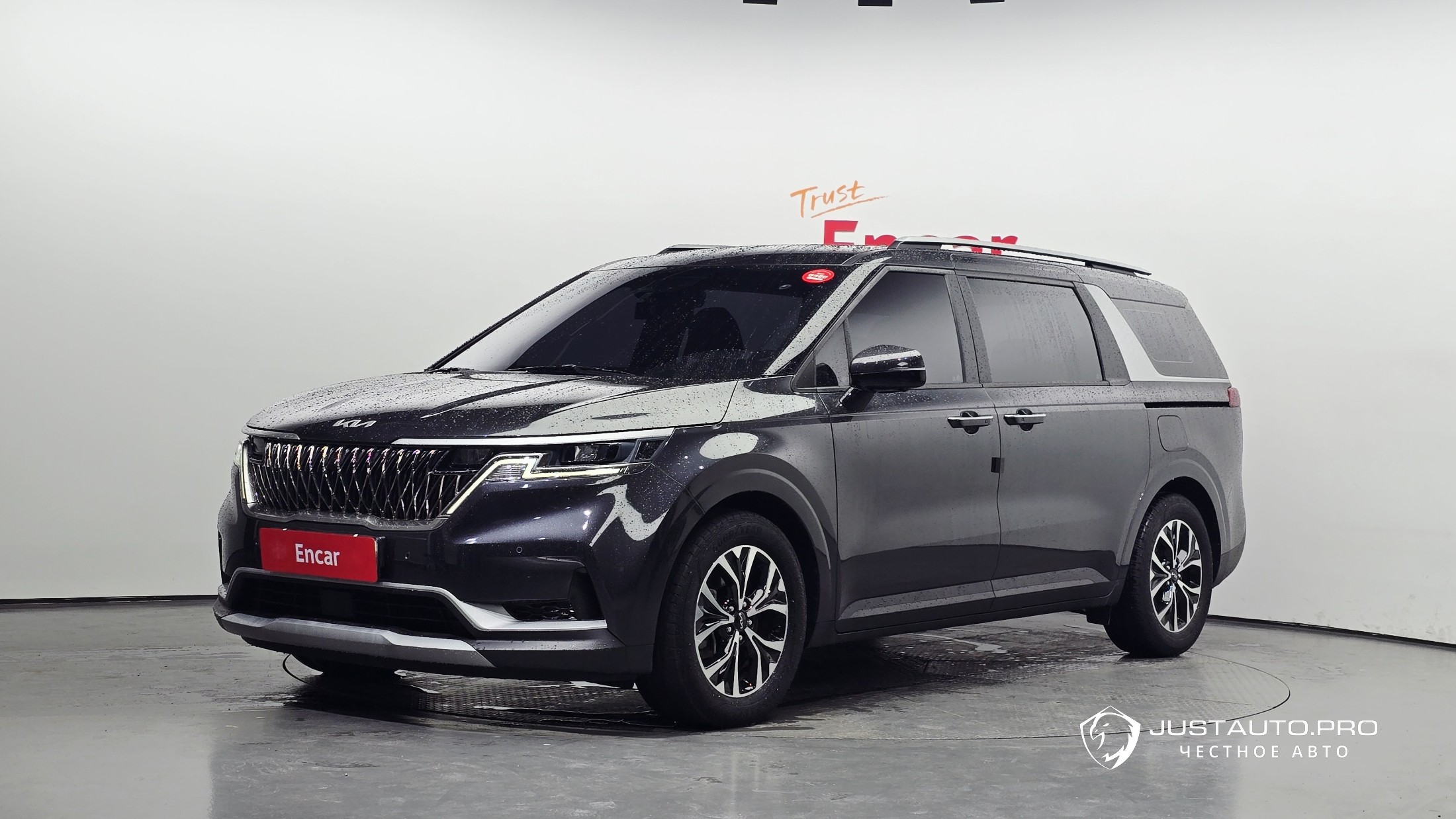 Автомобиль Kia Canival