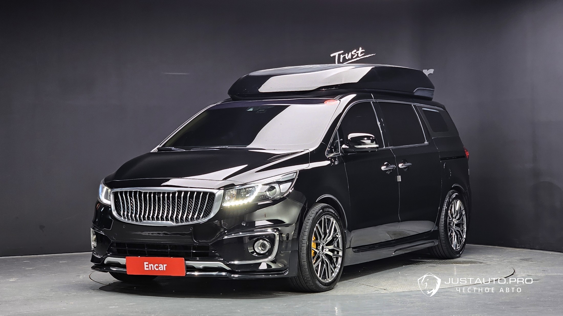 Автомобиль Kia Canival