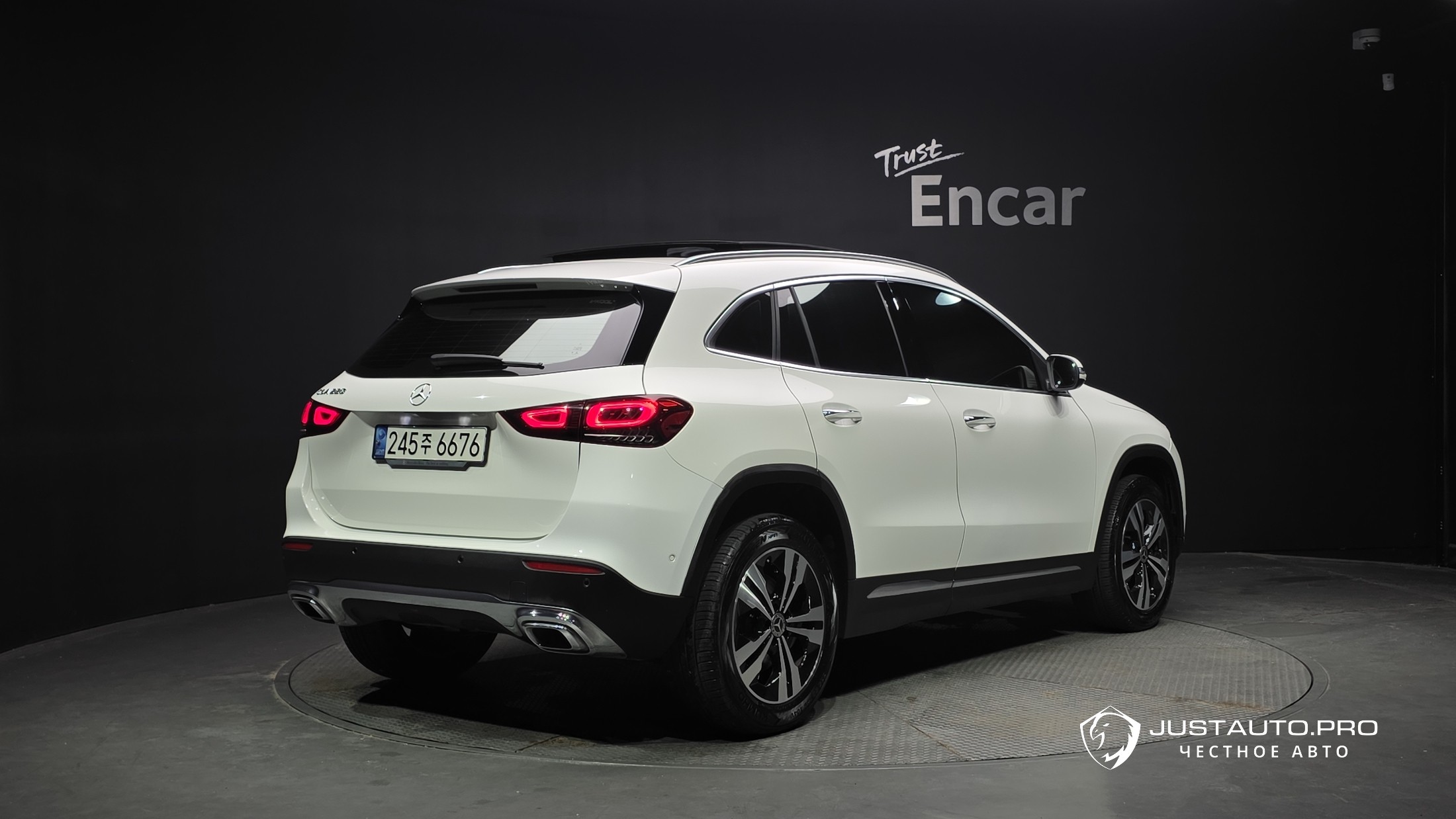 Автомобиль Mercedes-Benz GLA-Class