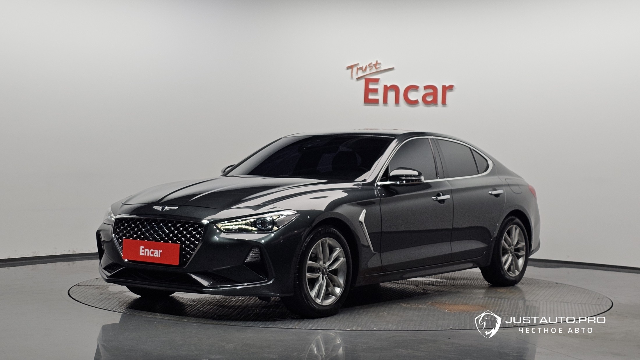 Автомобиль Genesis G70