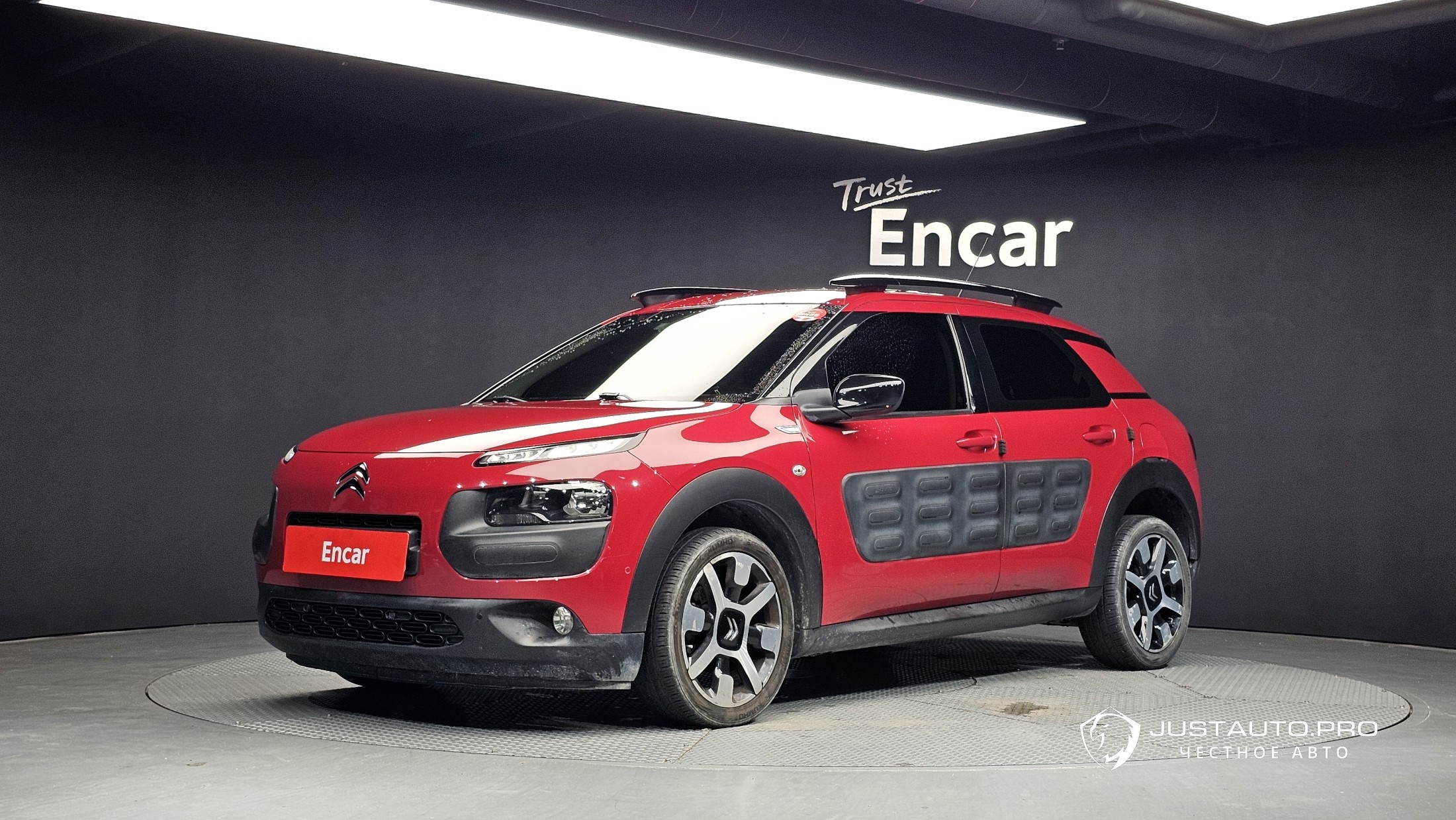 Автомобиль Citroen-DS C4 CACTUS