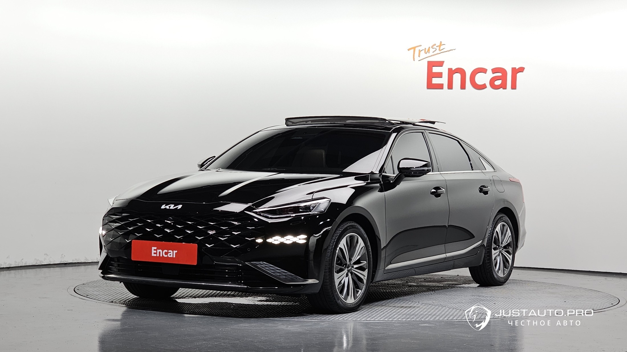 Автомобиль Kia K8