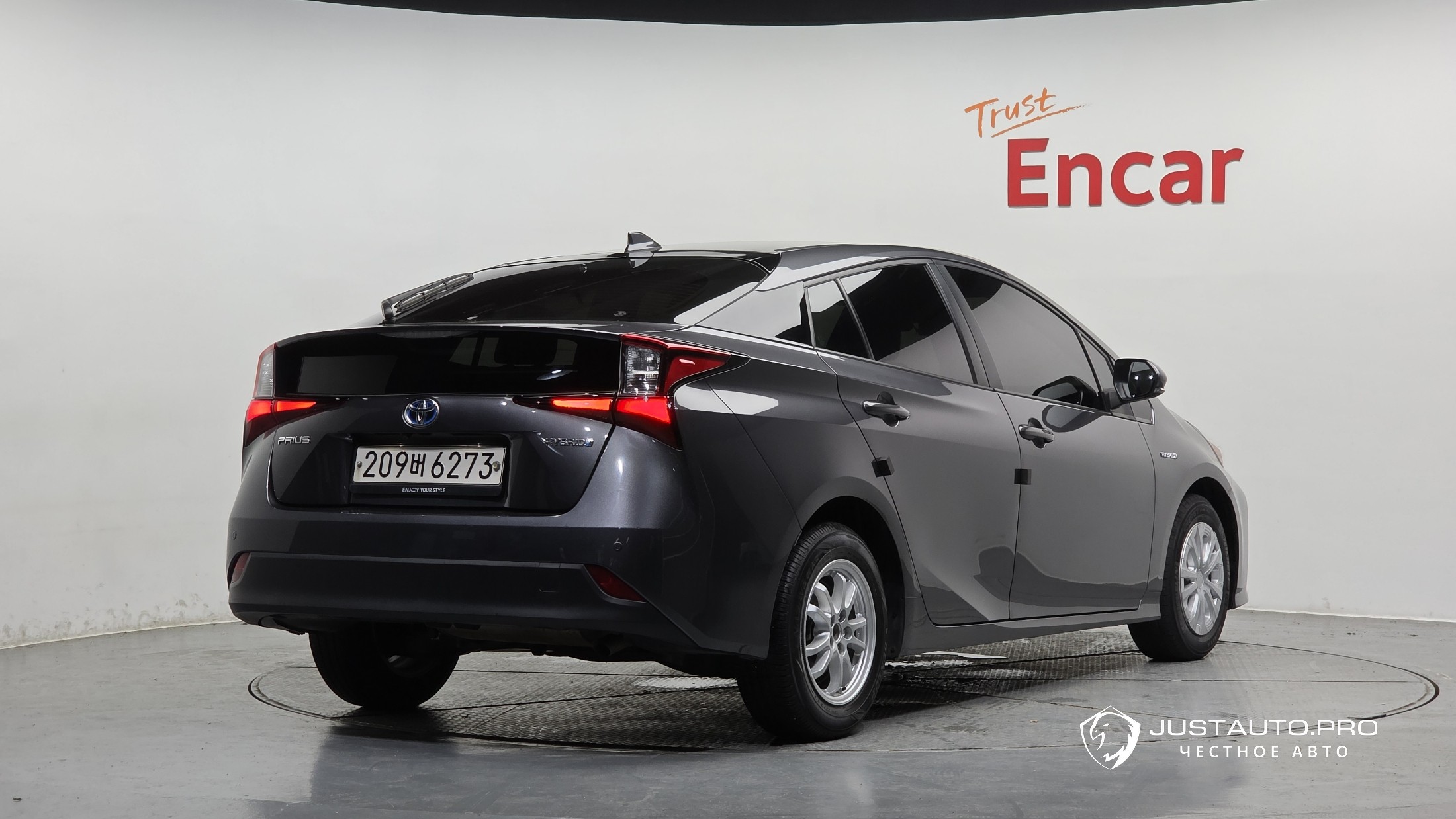 Автомобиль Toyota Prius