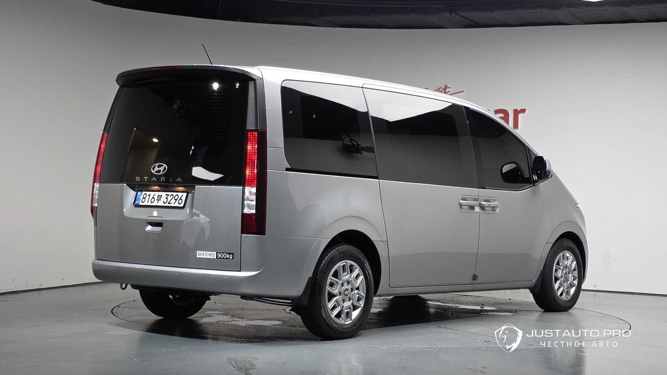 Автомобиль Hyundai Staria