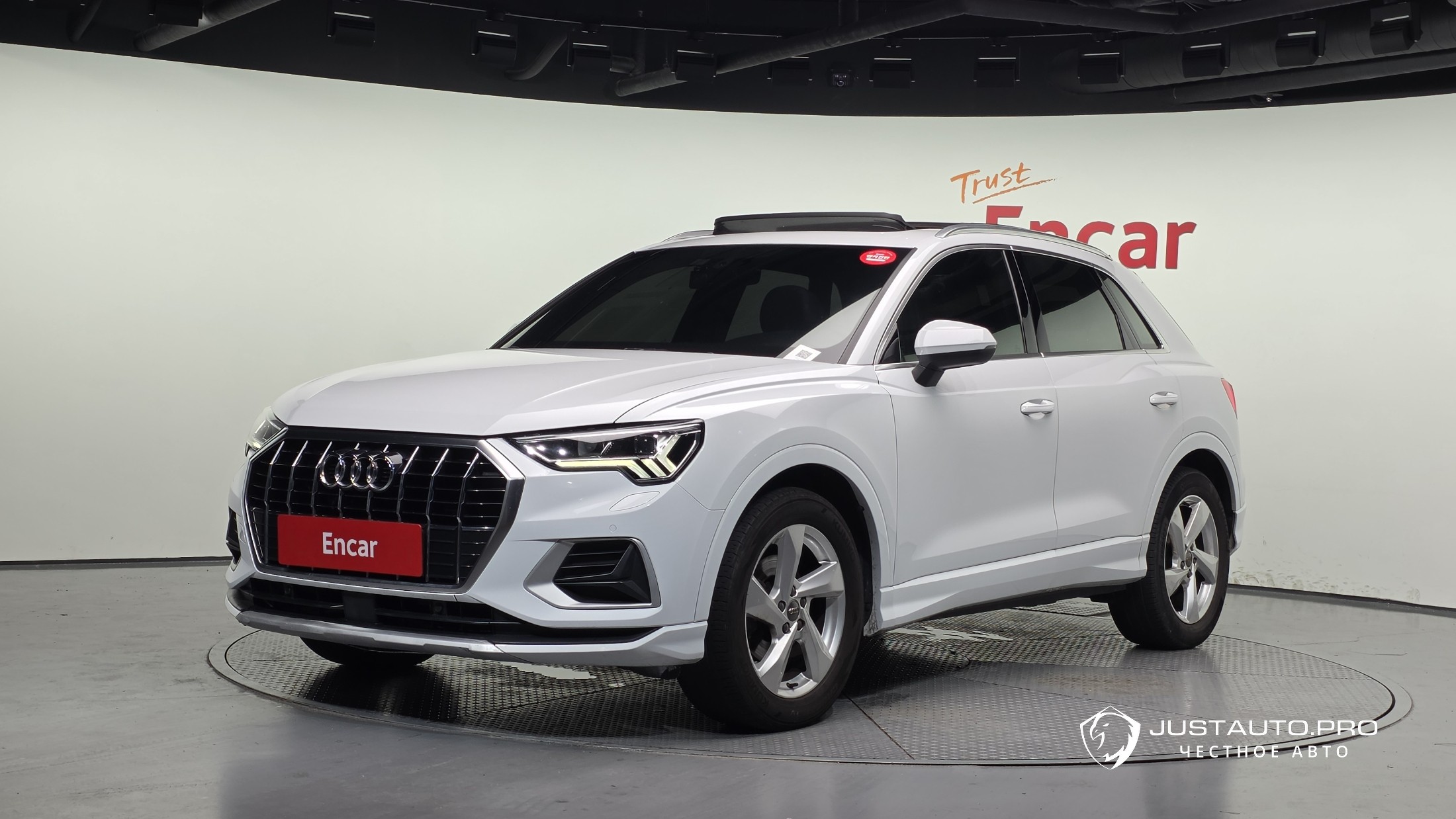 Автомобиль Audi Q3