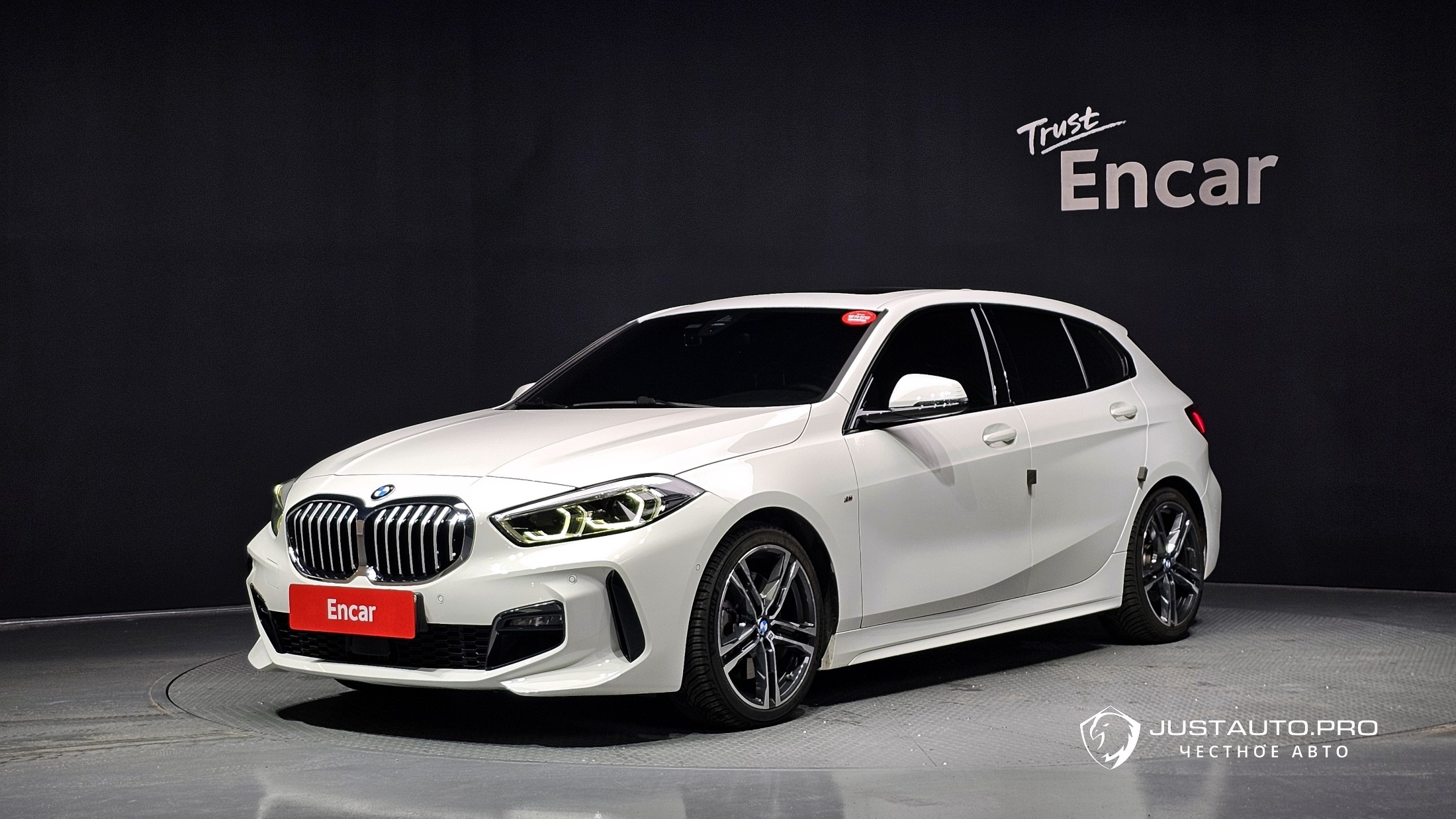 Автомобиль BMW 1-Series