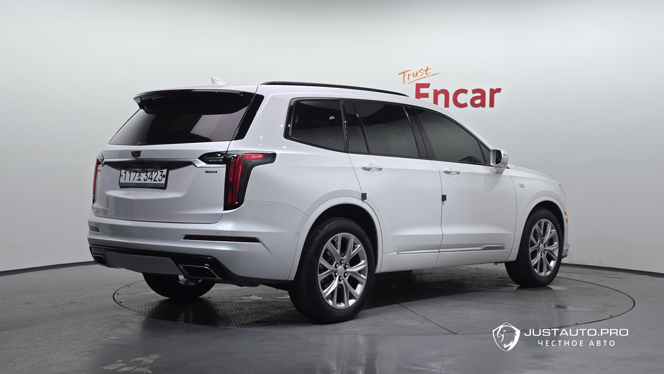Автомобиль Cadillac XT6