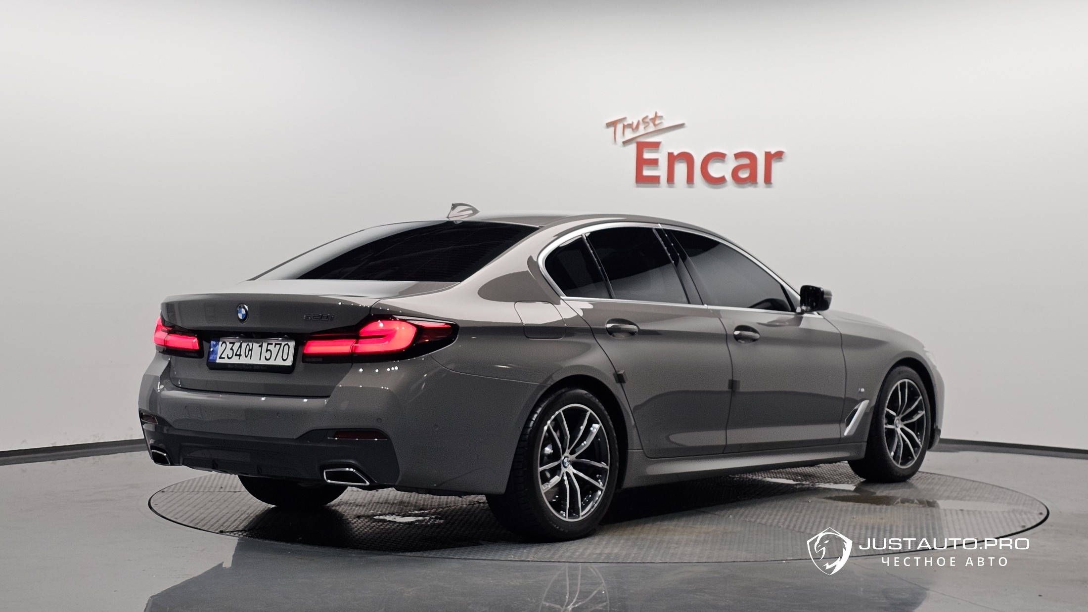 Автомобиль BMW 5-Series