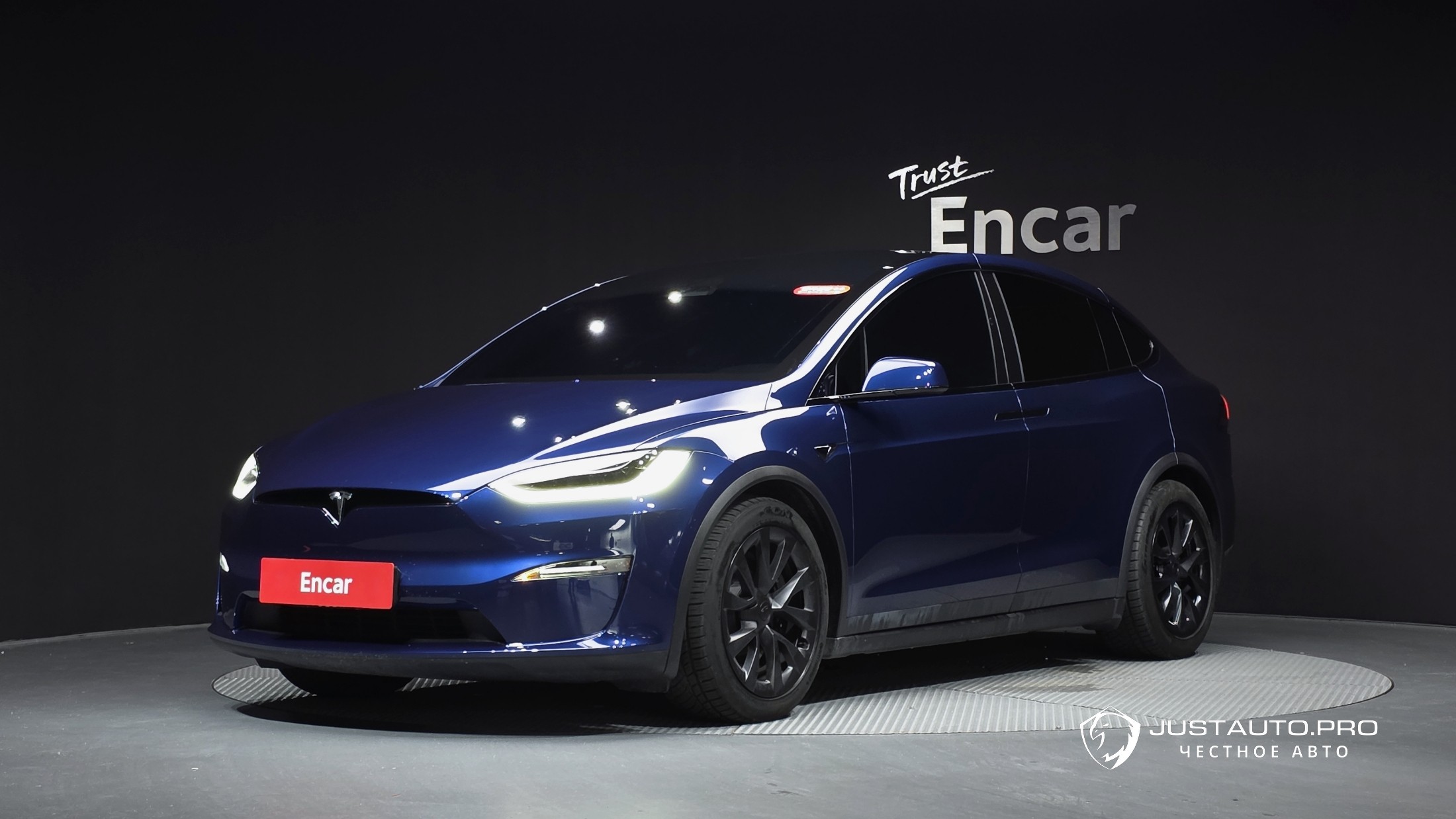 Автомобиль Tesla Model X
