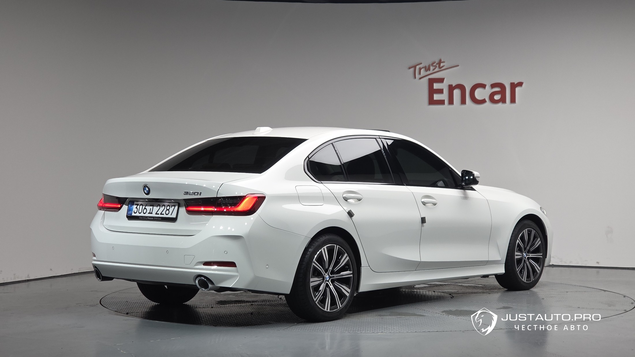 Автомобиль BMW 3-Series