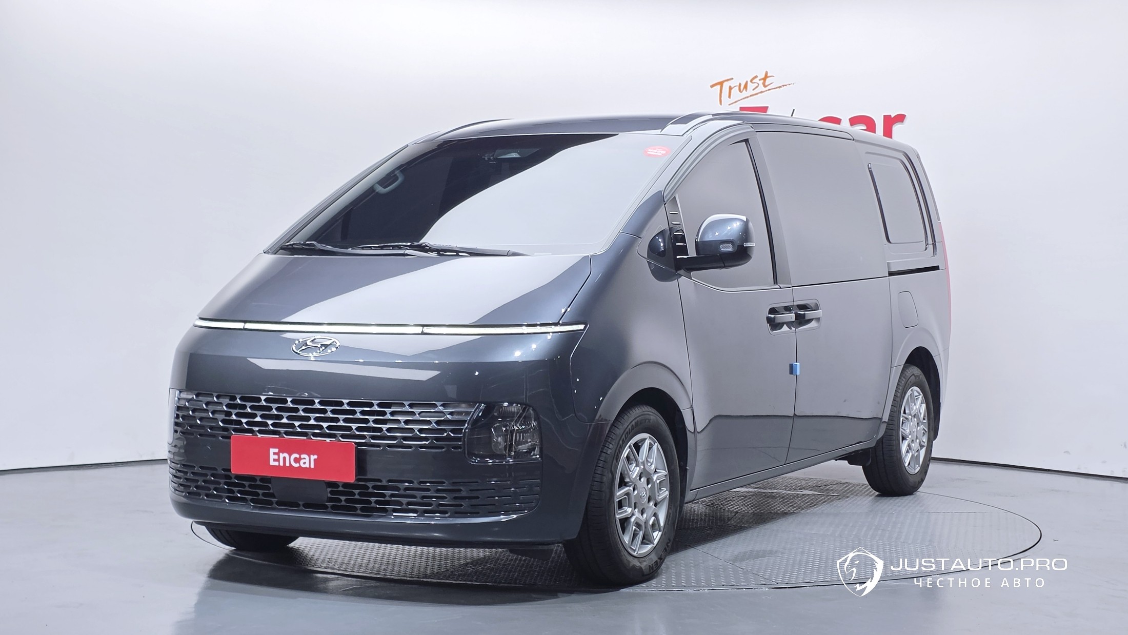 Автомобиль Hyundai Staria