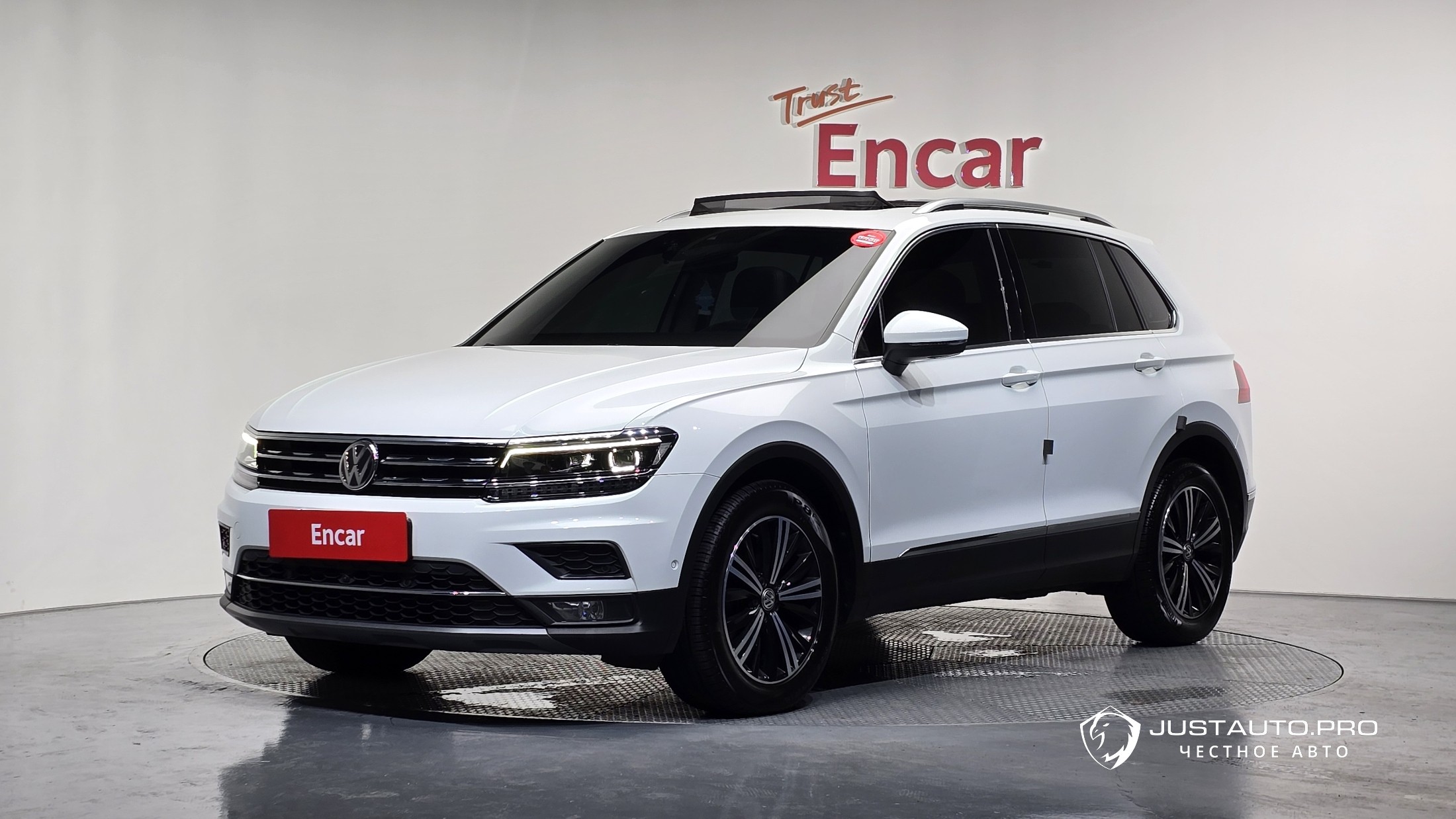 Автомобиль Volkswagen Tiguan