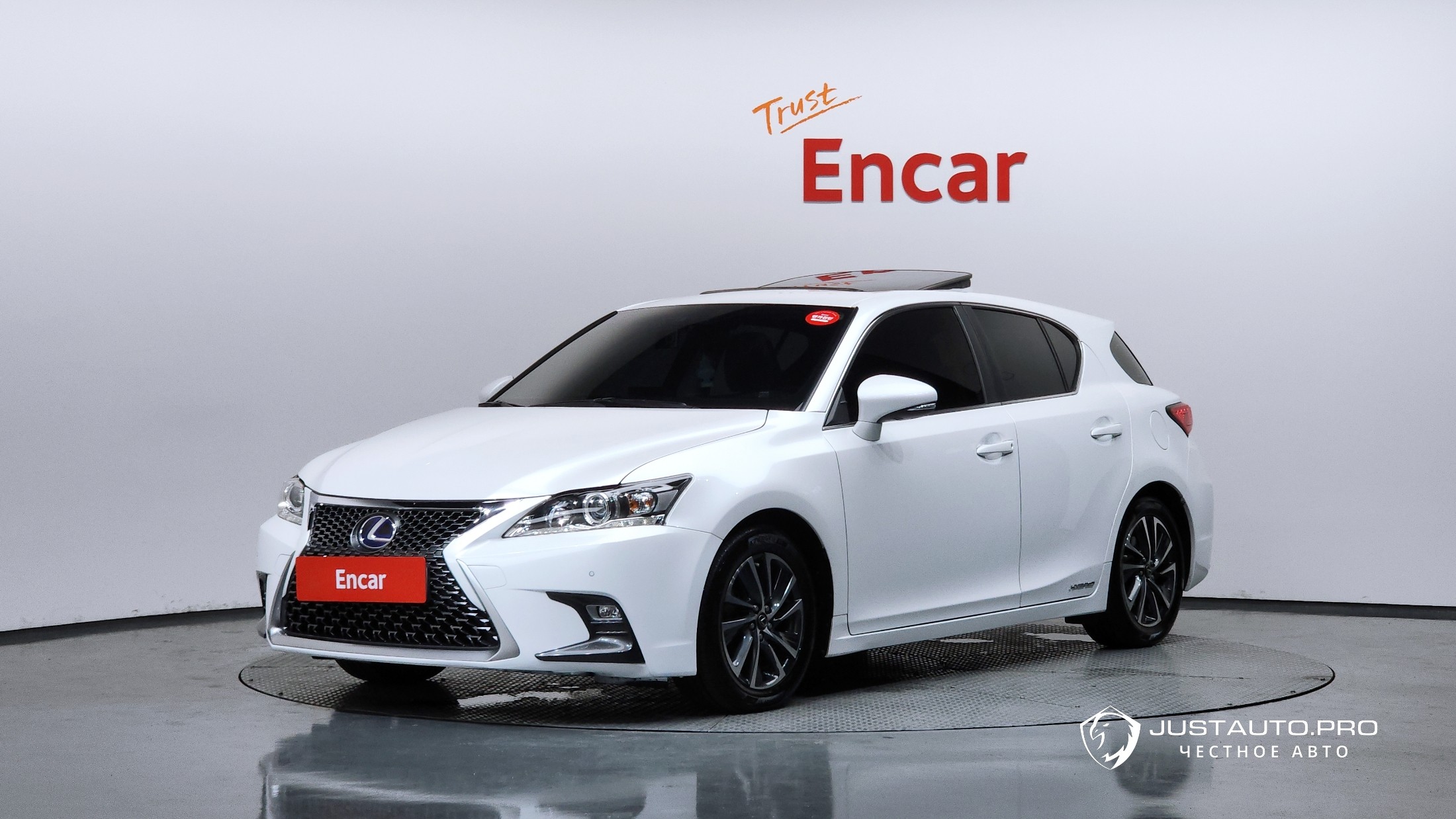 Автомобиль Lexus CT200h