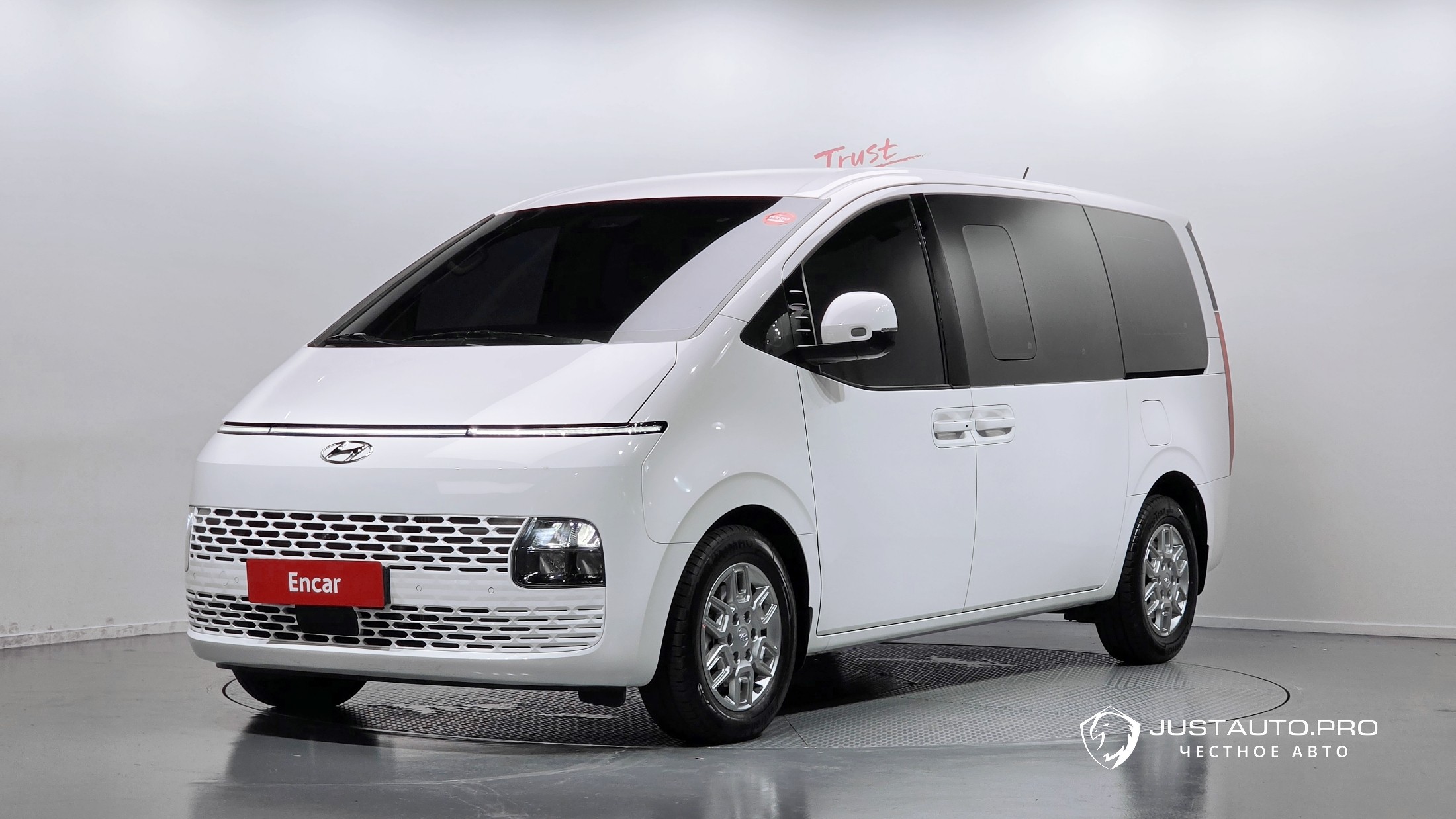 Автомобиль Hyundai Staria