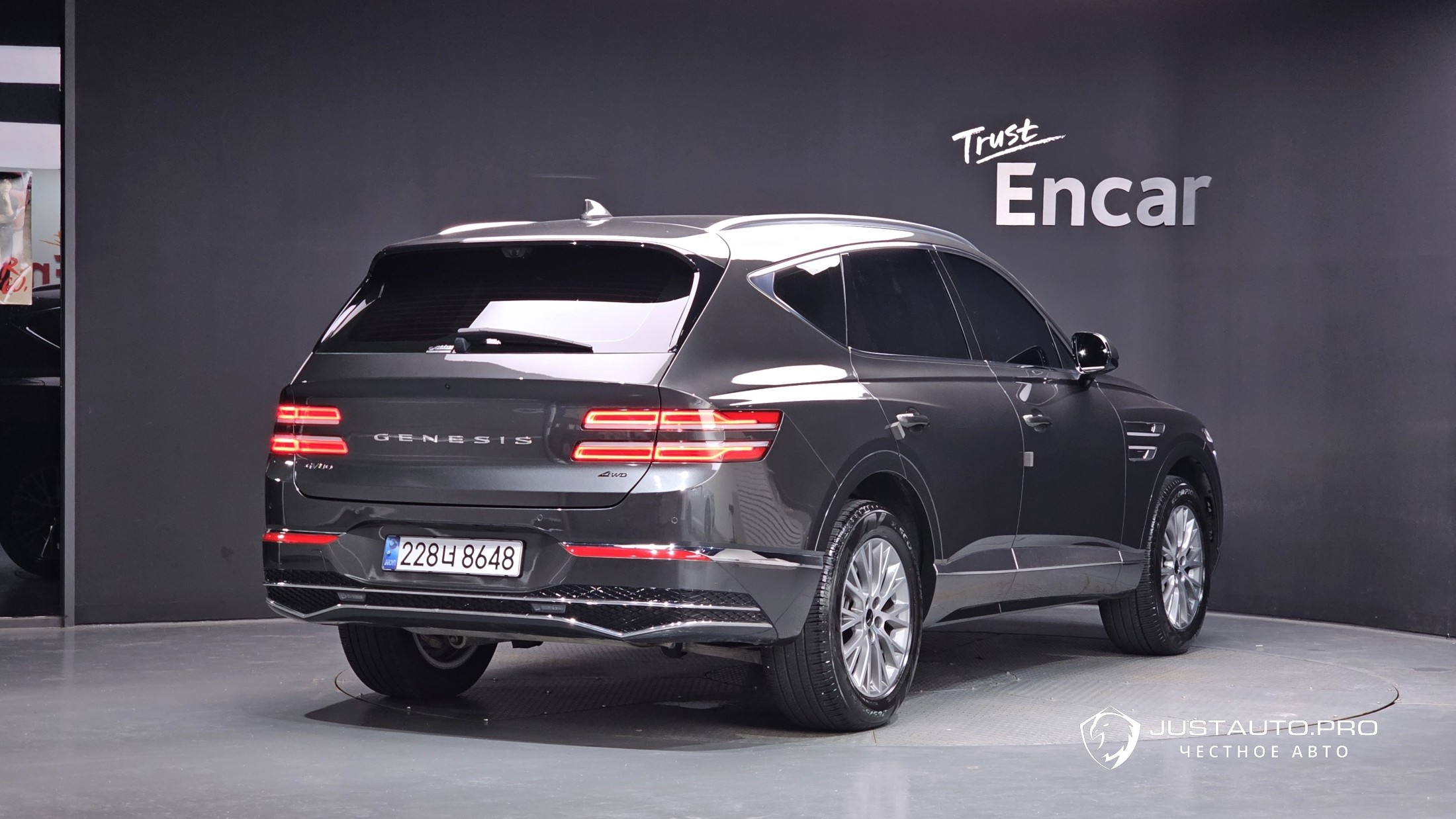 Автомобиль Genesis GV80