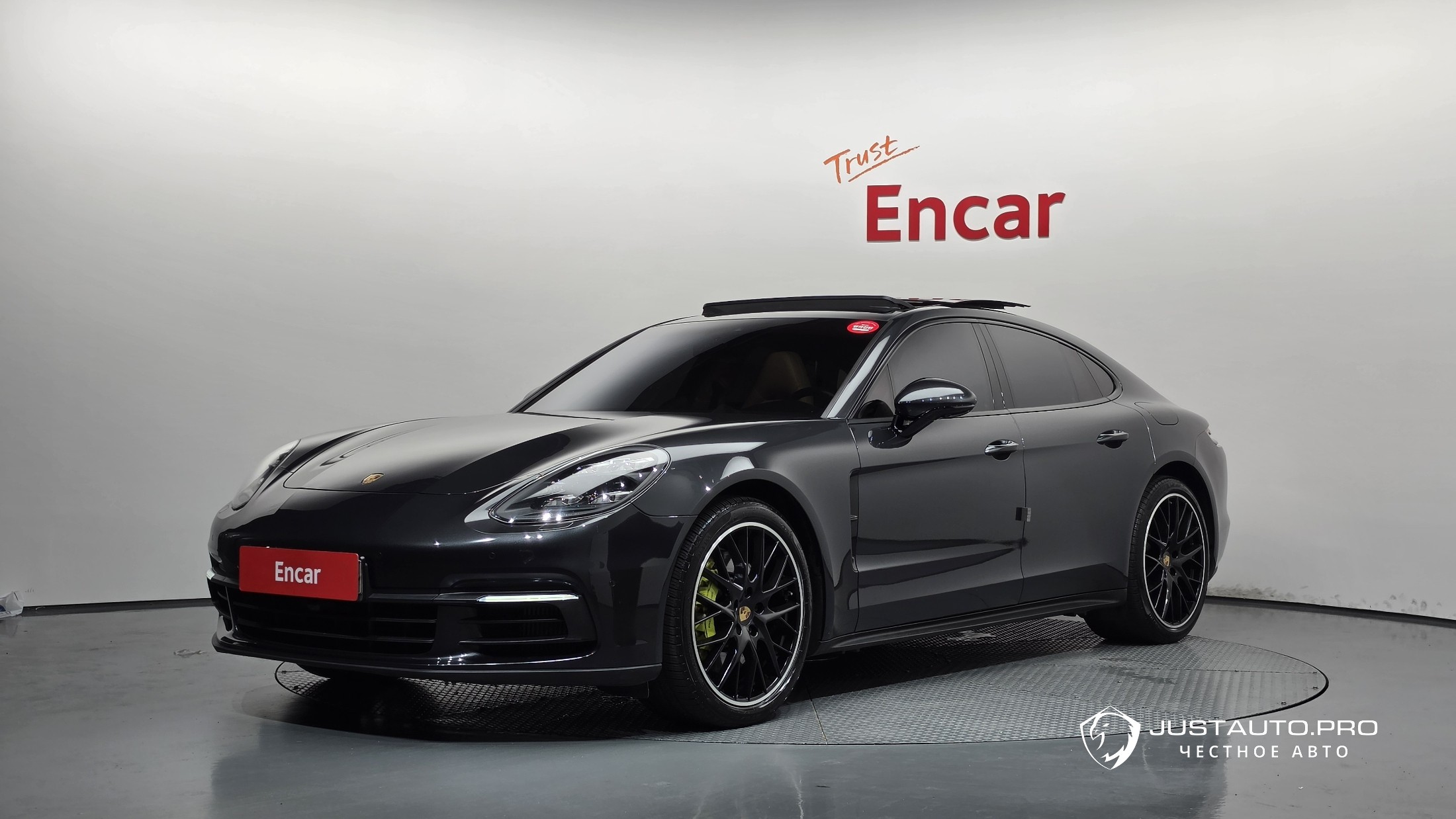 Автомобиль Porsche Panamera