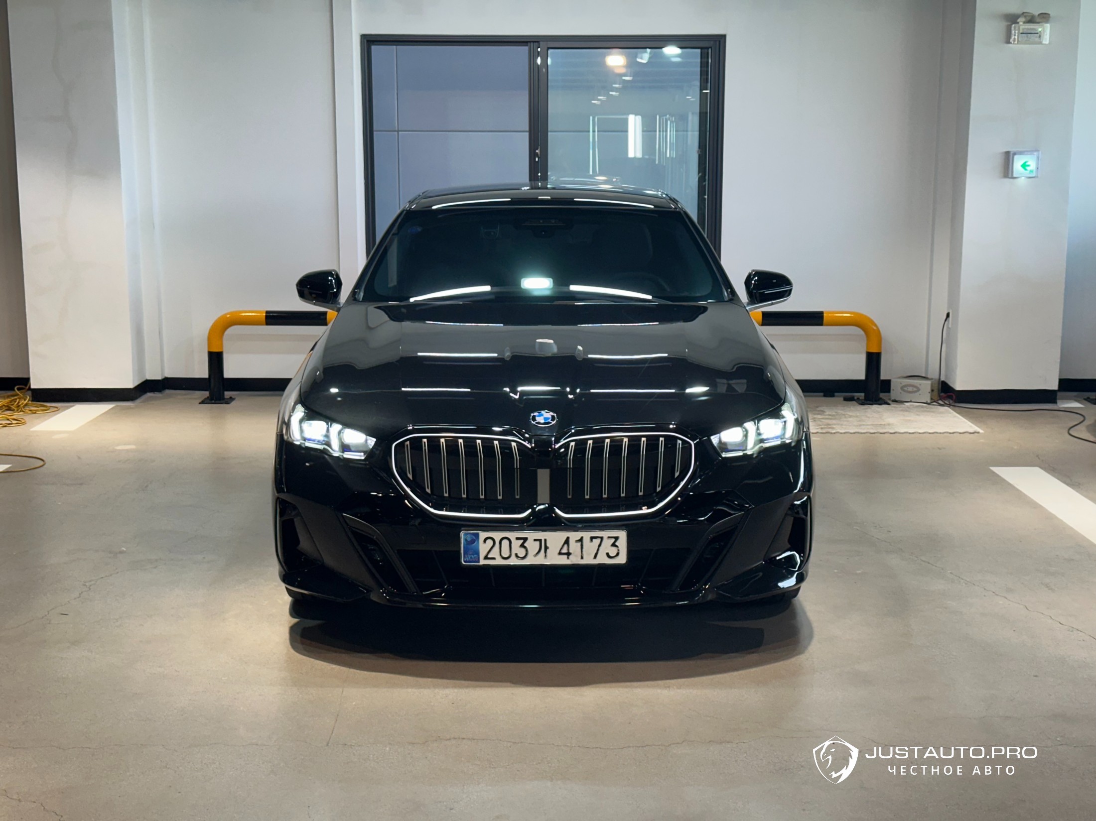 Автомобиль BMW 5-Series