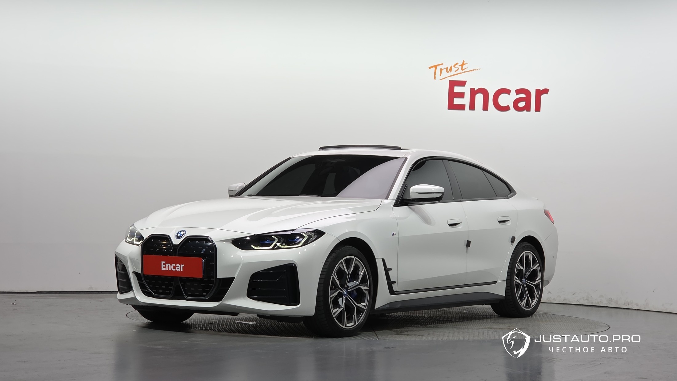 Автомобиль BMW i4