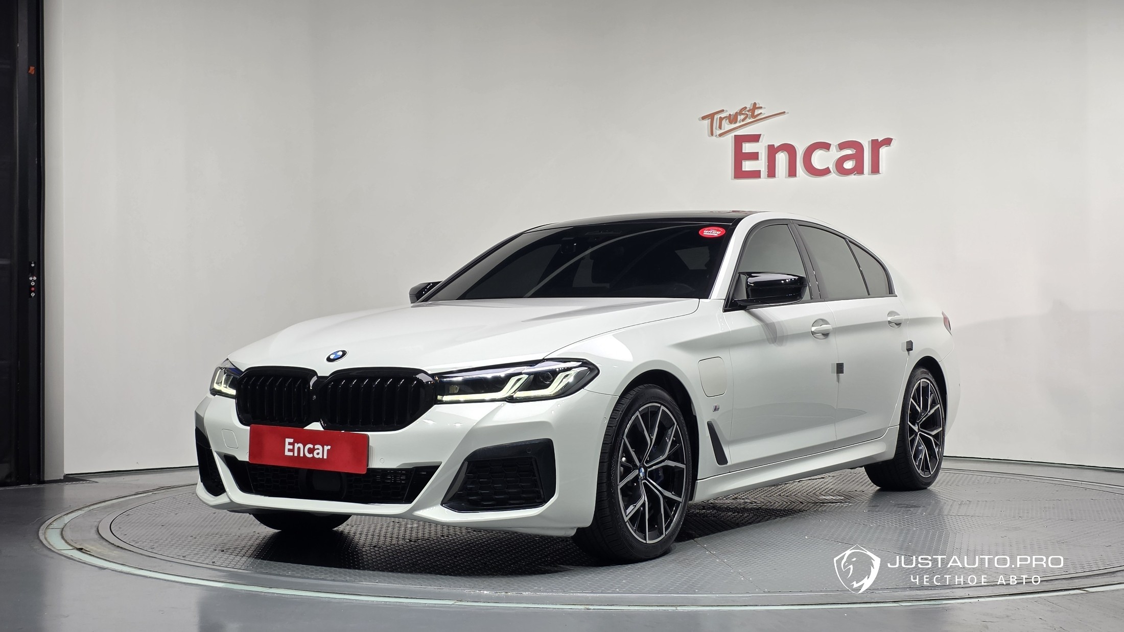 Автомобиль BMW 5-Series