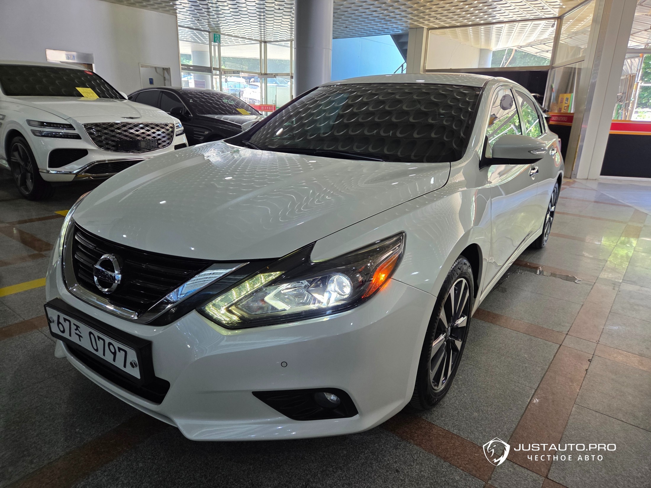 Автомобиль Nissan Altima