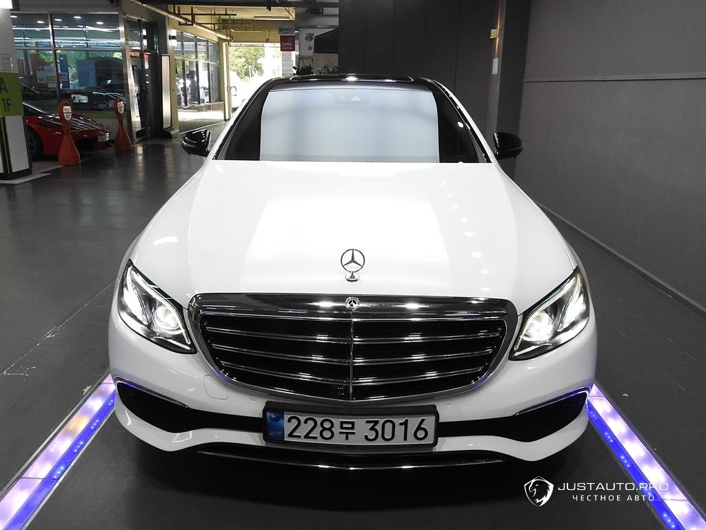 Автомобиль Mercedes-Benz E-Class