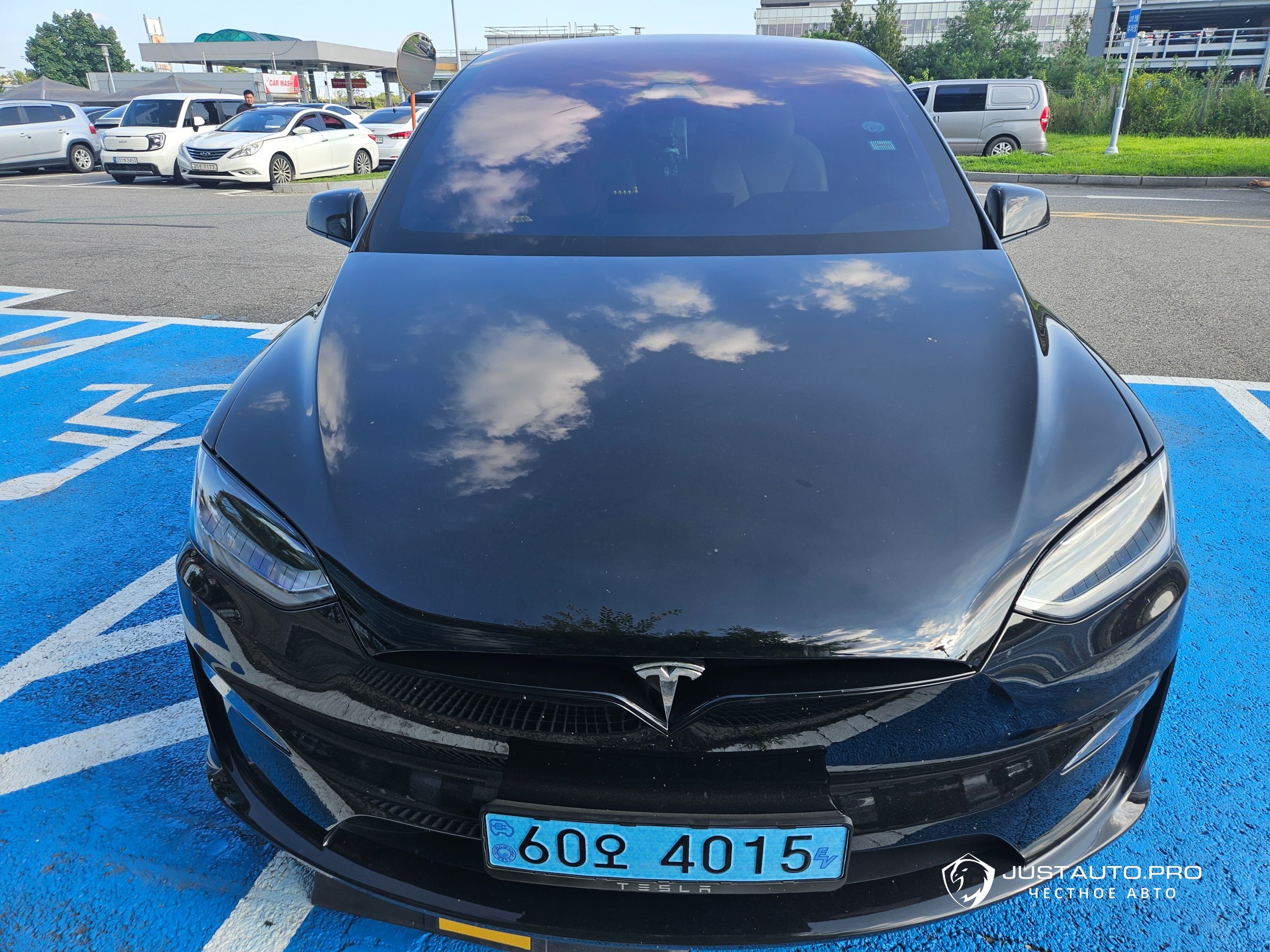 Автомобиль Tesla Model X