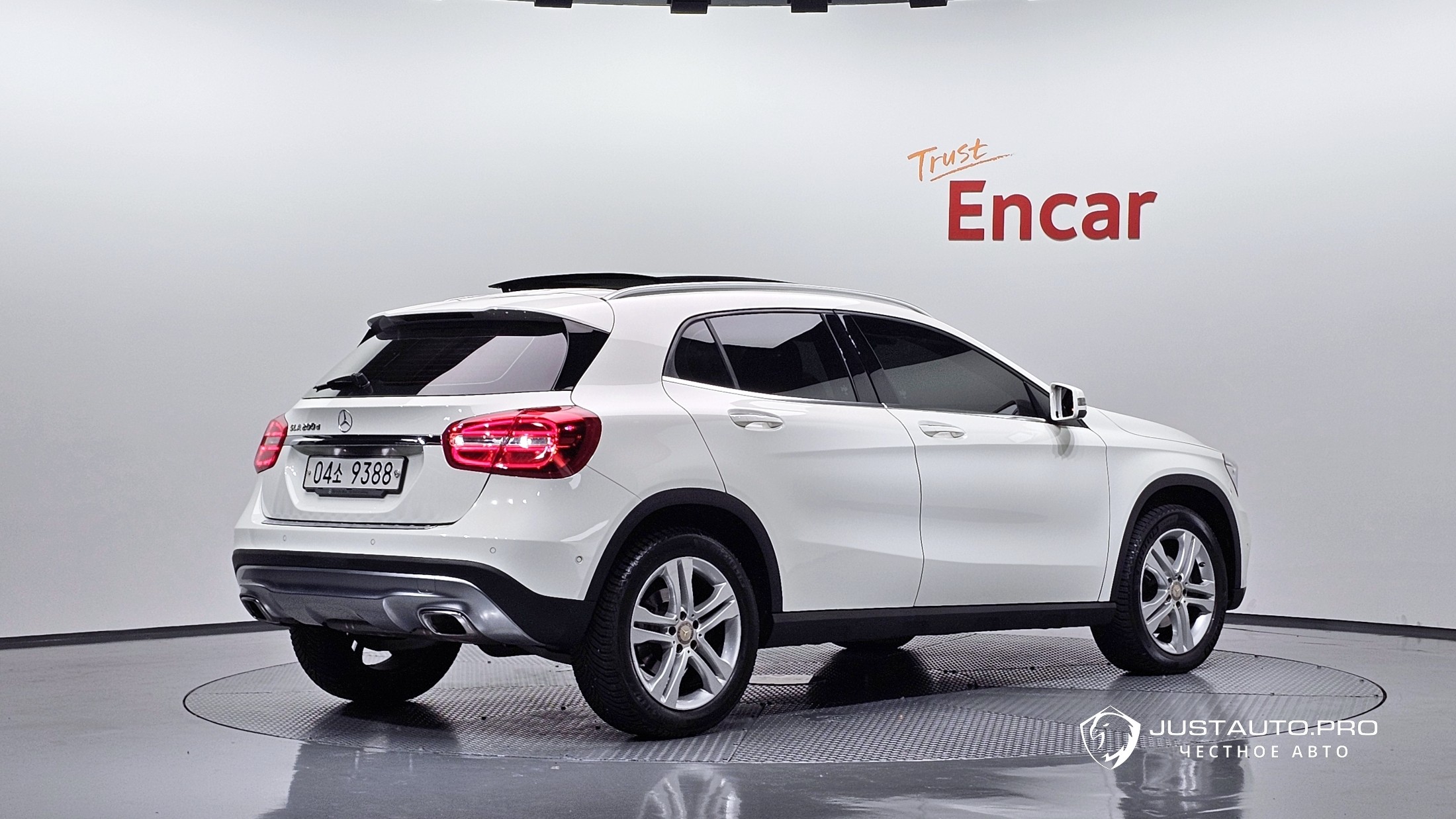 Автомобиль Mercedes-Benz GLA-Class