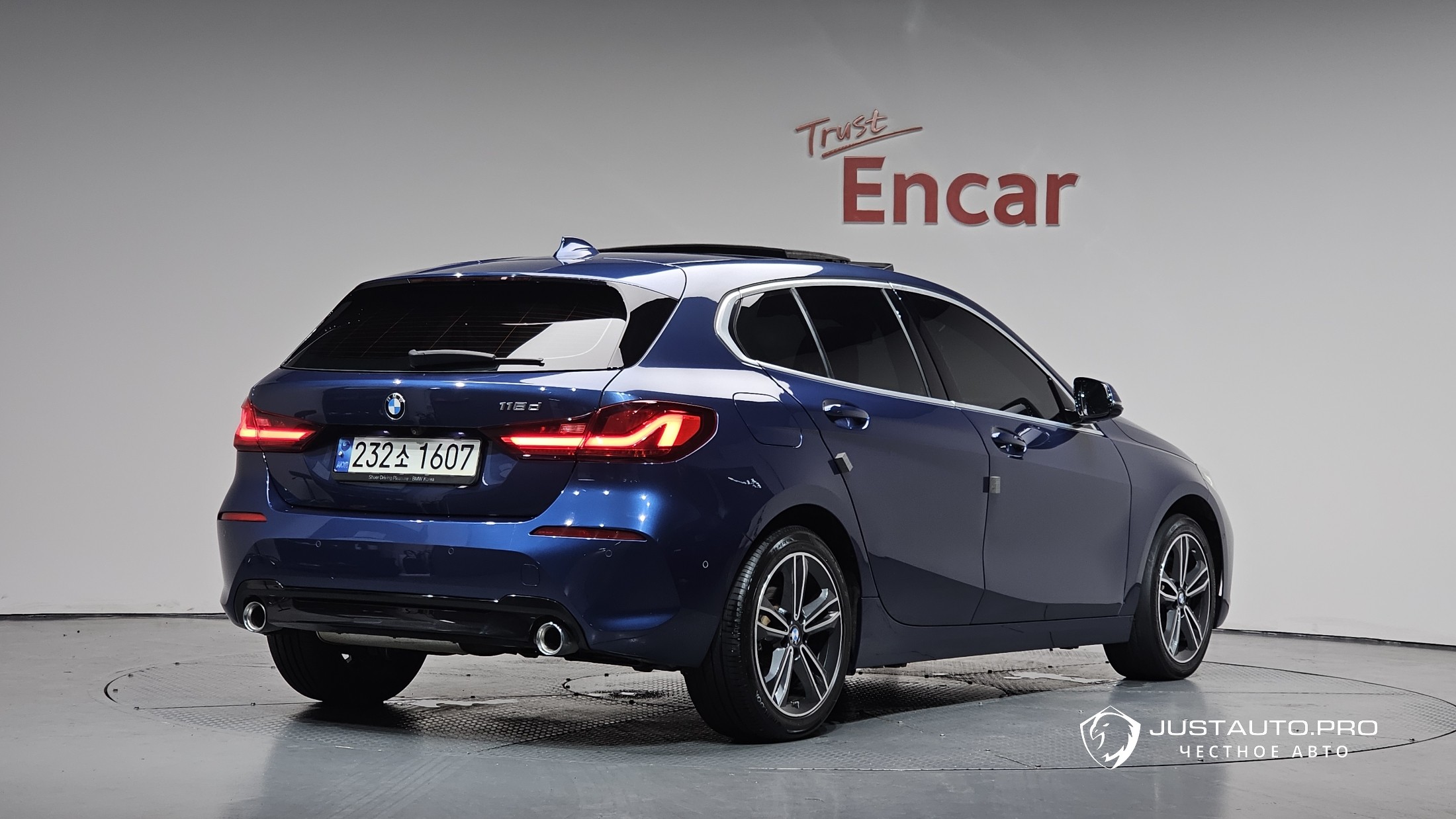 Автомобиль BMW 1-Series