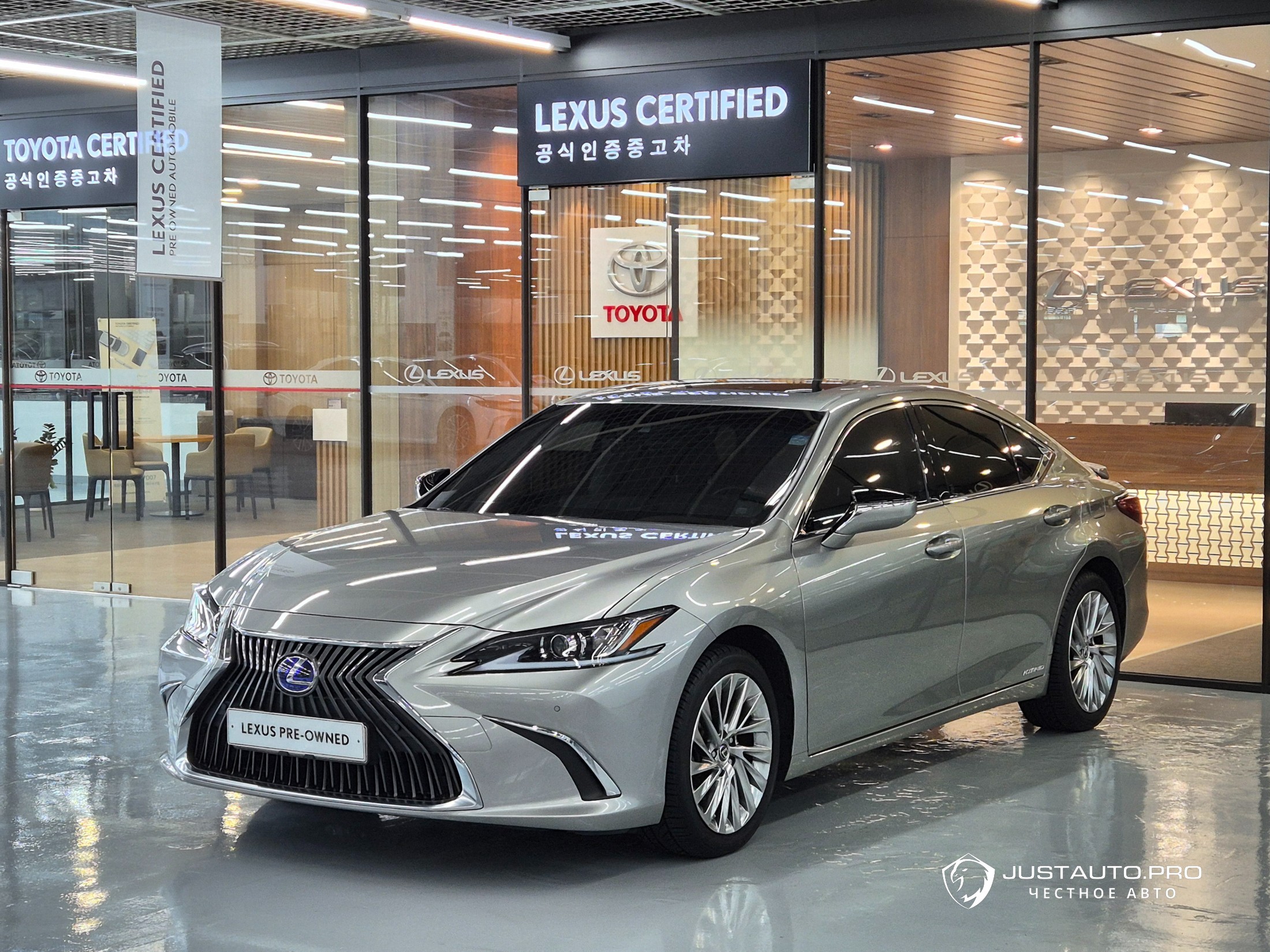Автомобиль Lexus ES