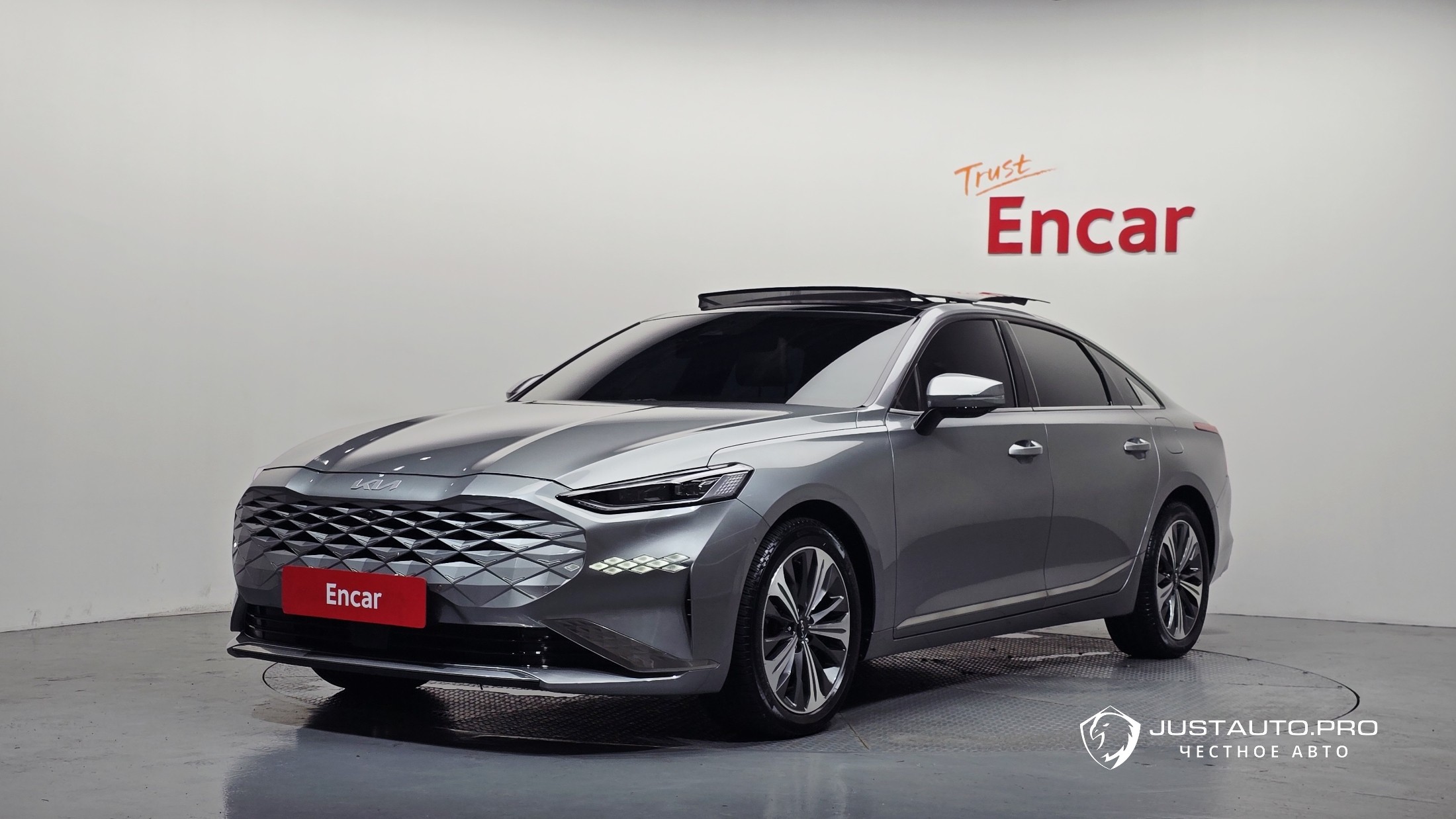 Автомобиль Kia K8