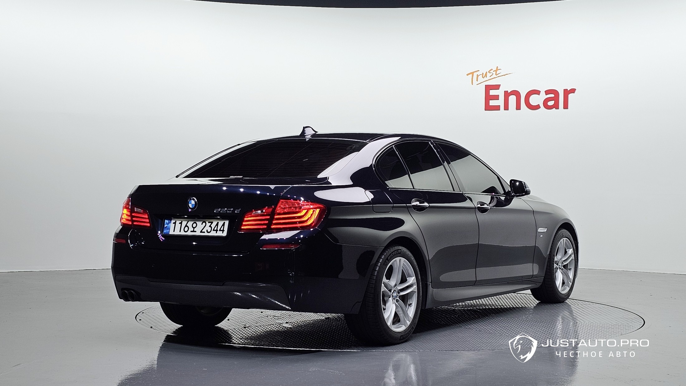 Автомобиль BMW 5-Series