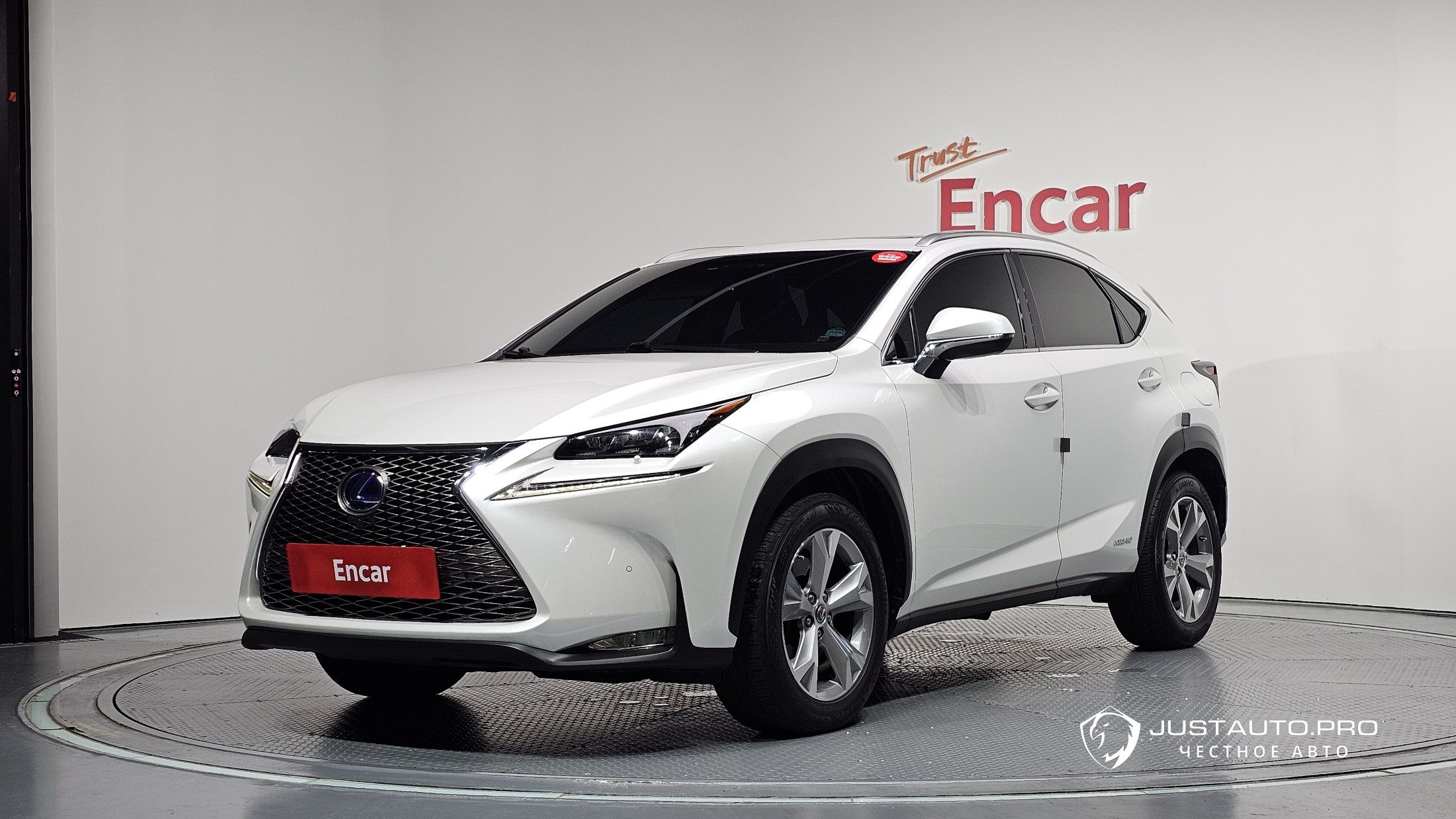 Автомобиль Lexus NX