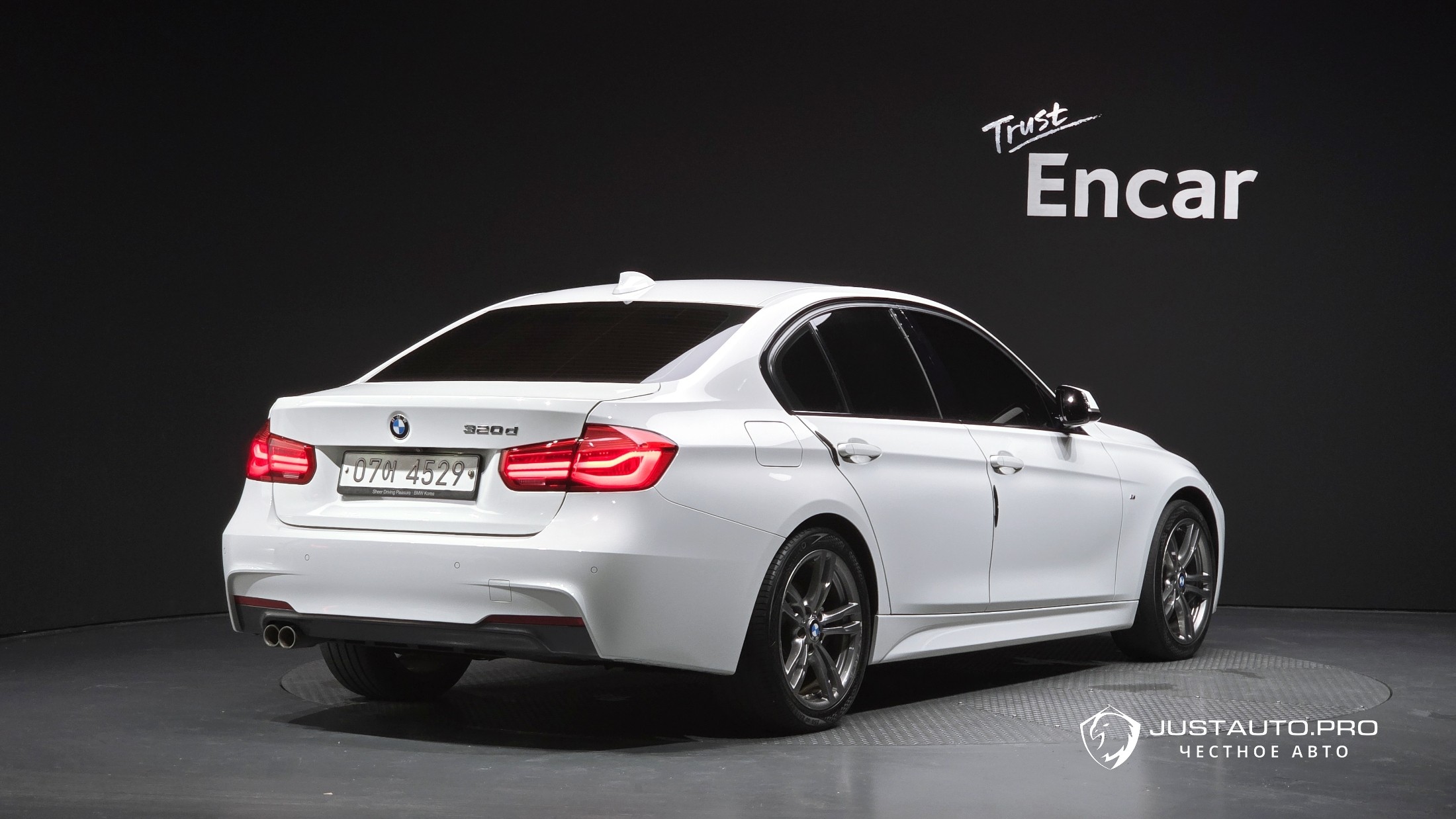 Автомобиль BMW 3-Series