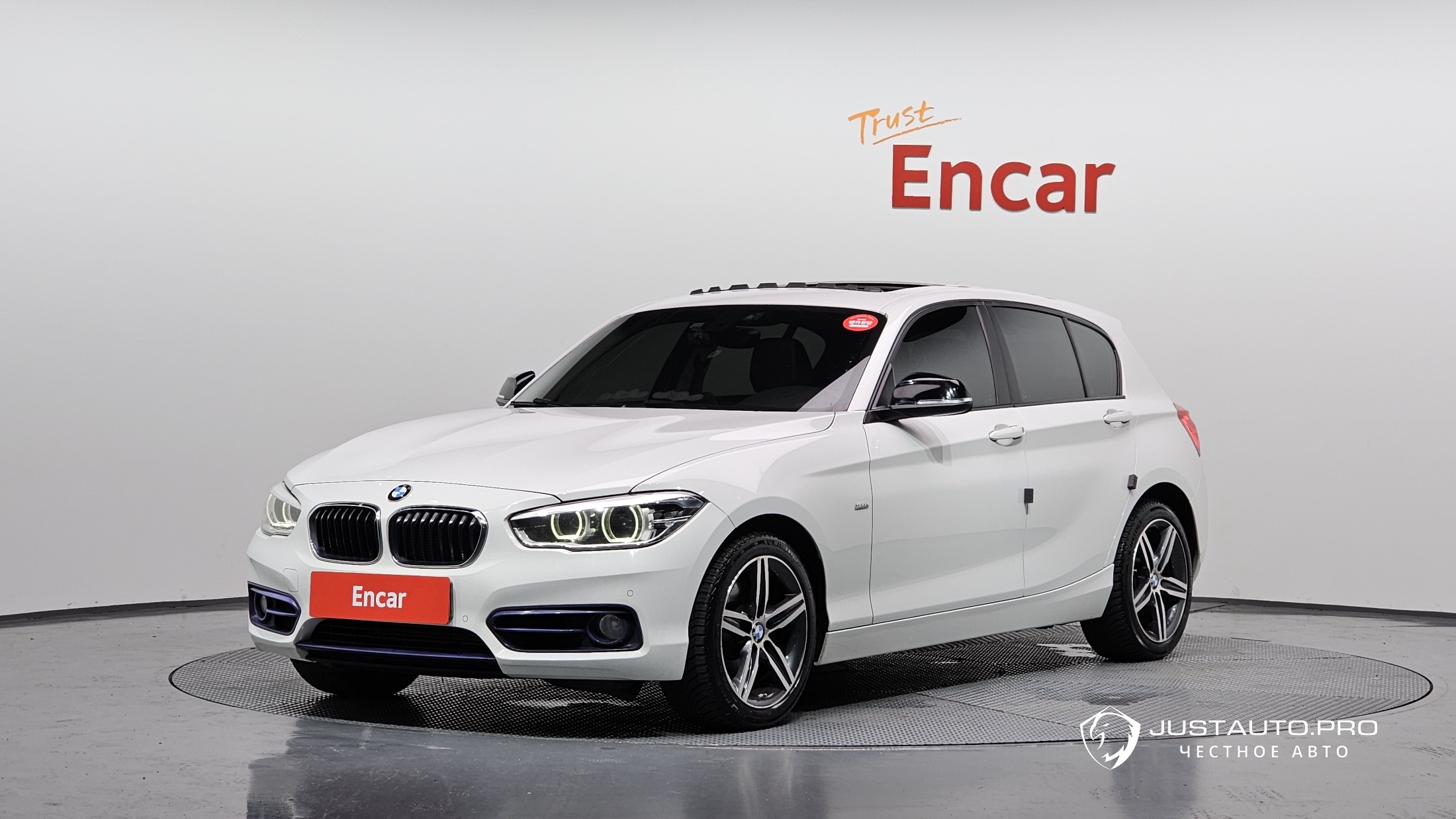 Автомобиль BMW 1-Series