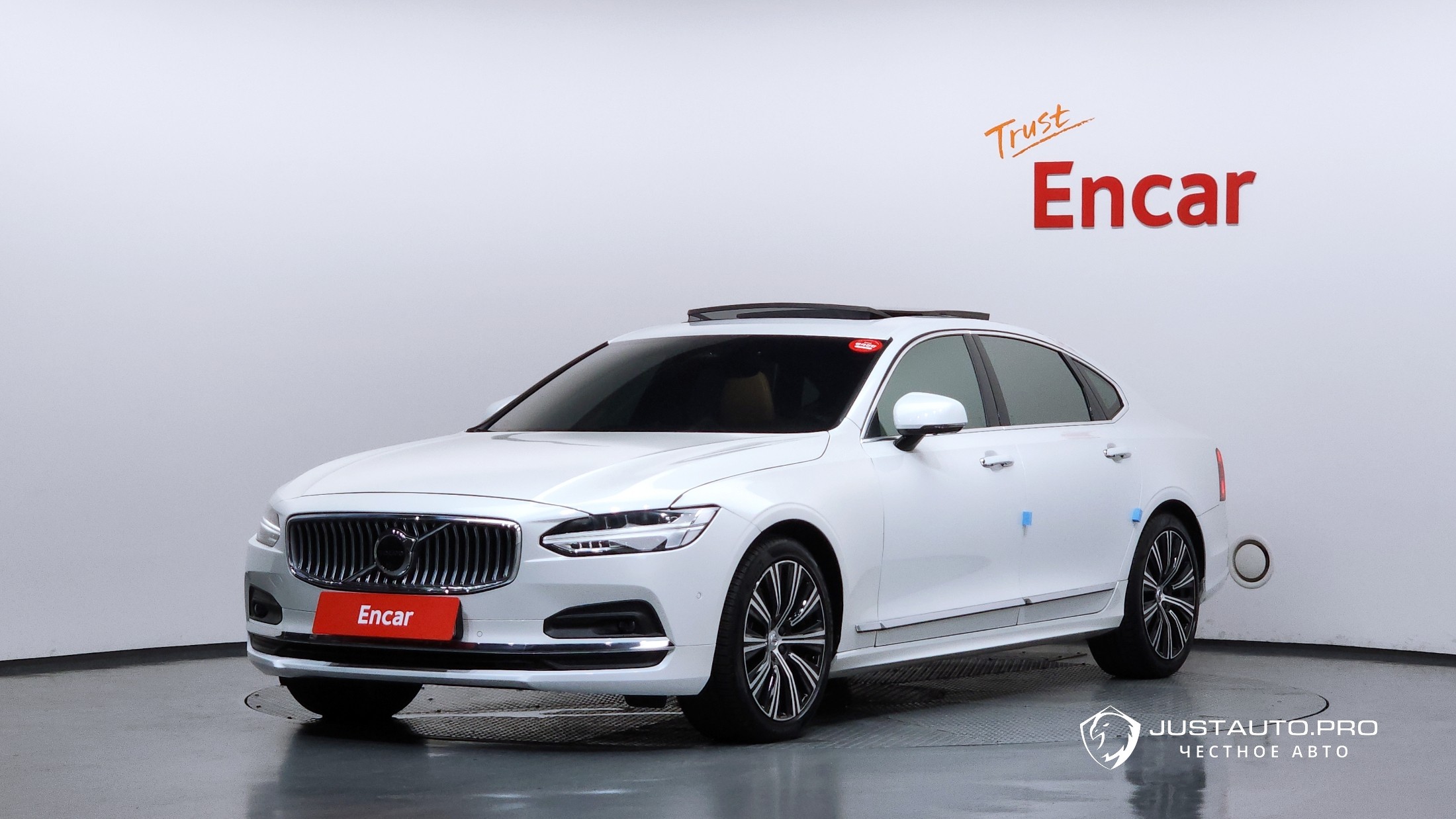 Автомобиль Volvo S90
