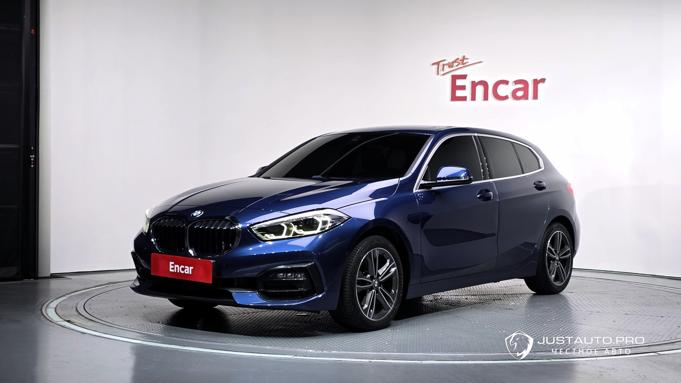 Автомобиль BMW 1-Series