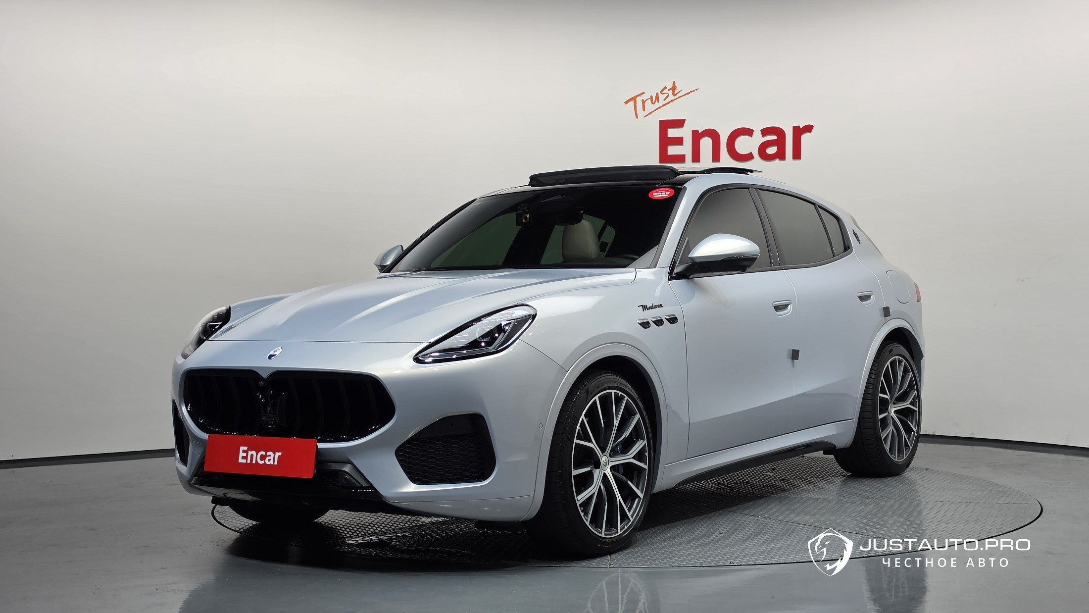 Автомобиль Maserati Grecale