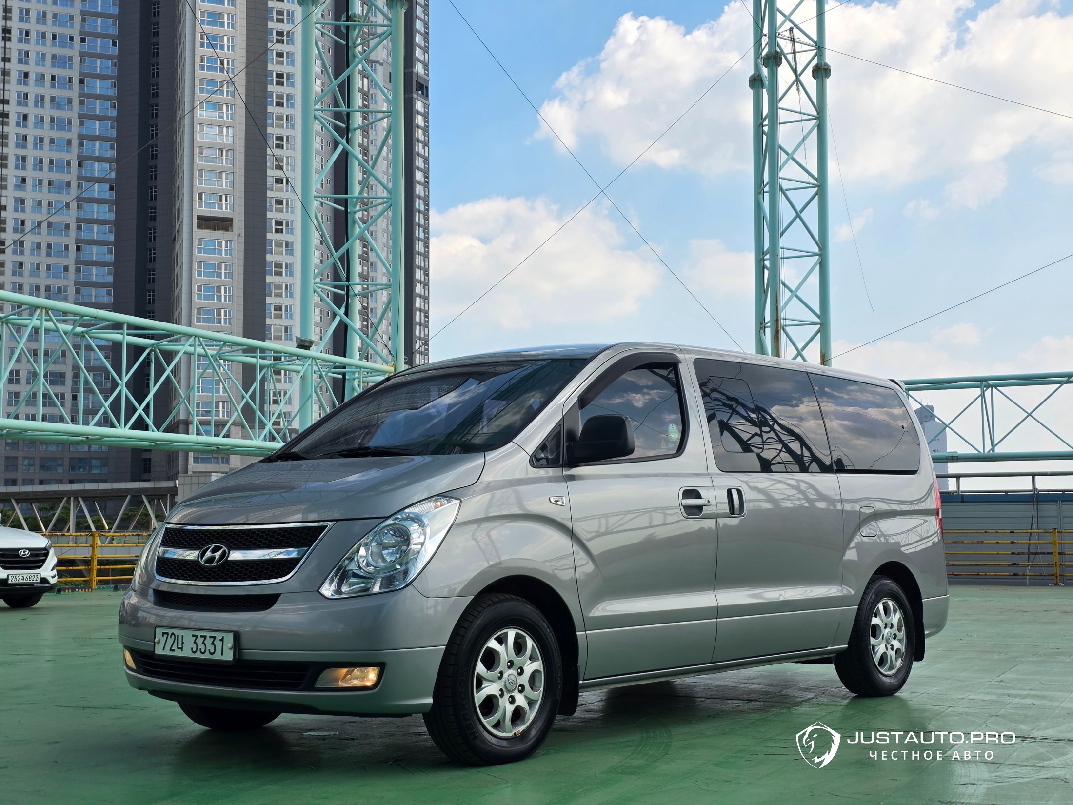 Автомобиль Hyundai Starex