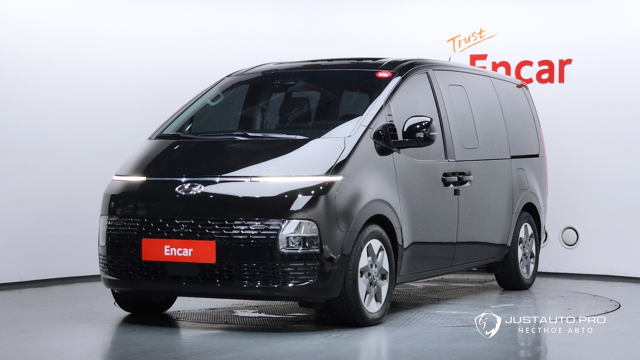 Автомобиль Hyundai Staria