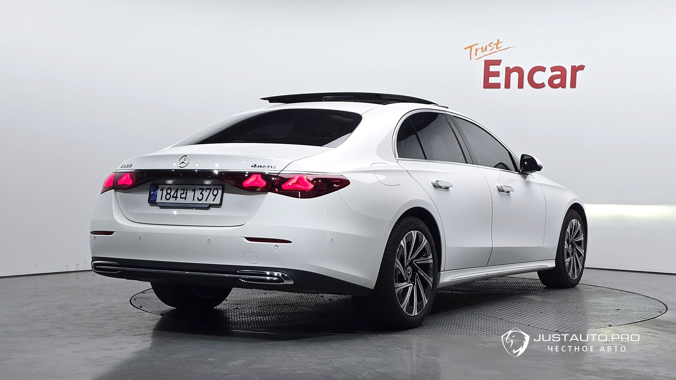 Автомобиль Mercedes-Benz E-Class