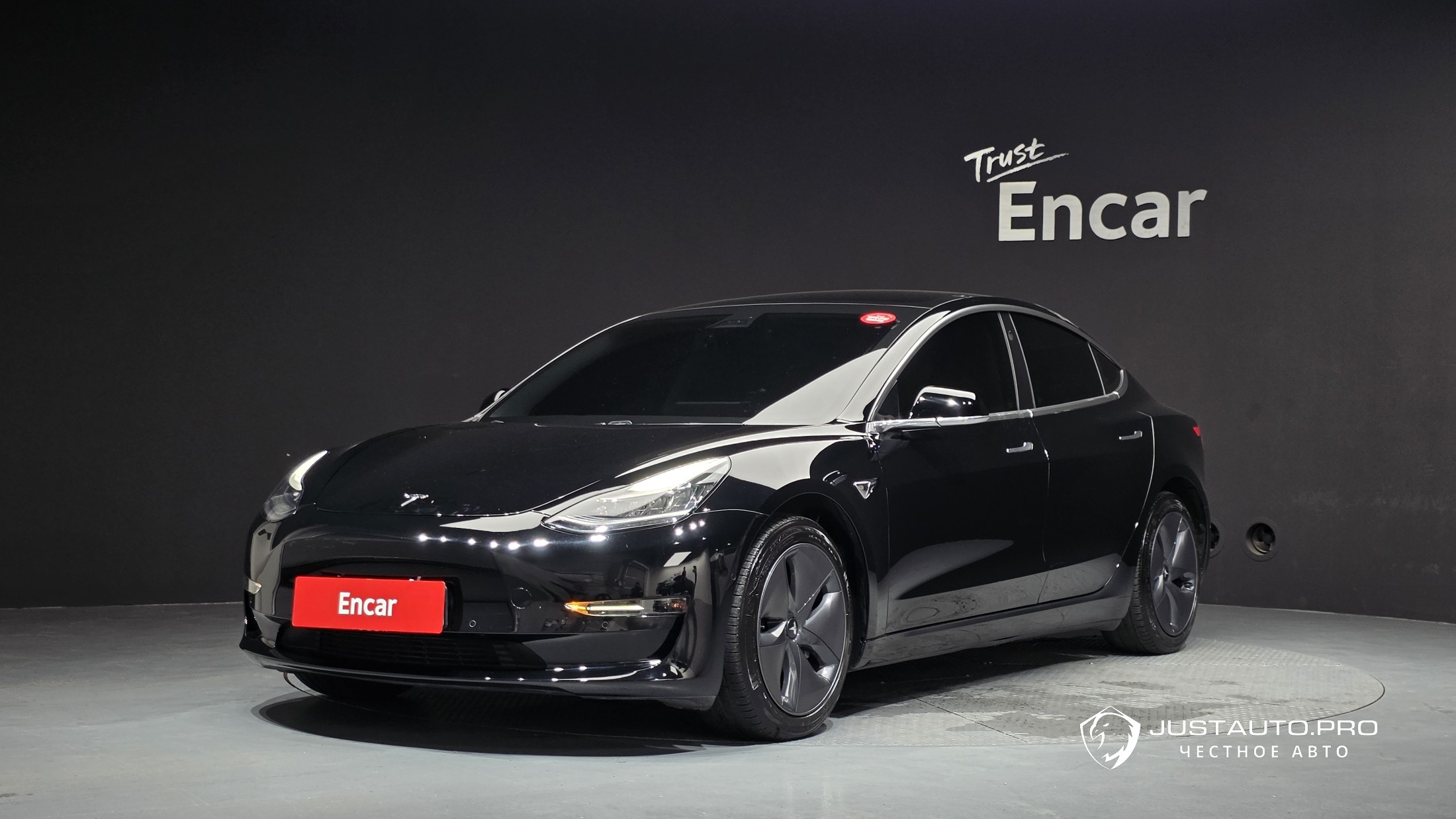 Автомобиль Tesla Model 3