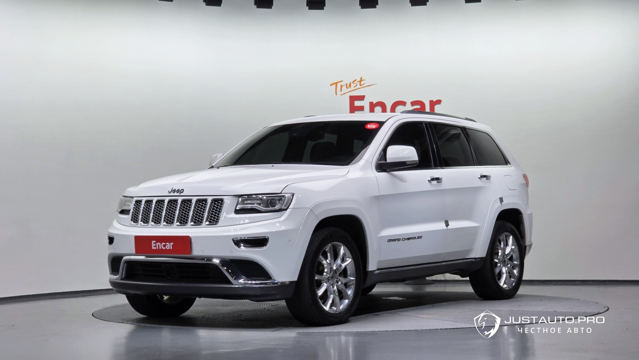 Автомобиль Jeep Cherokee