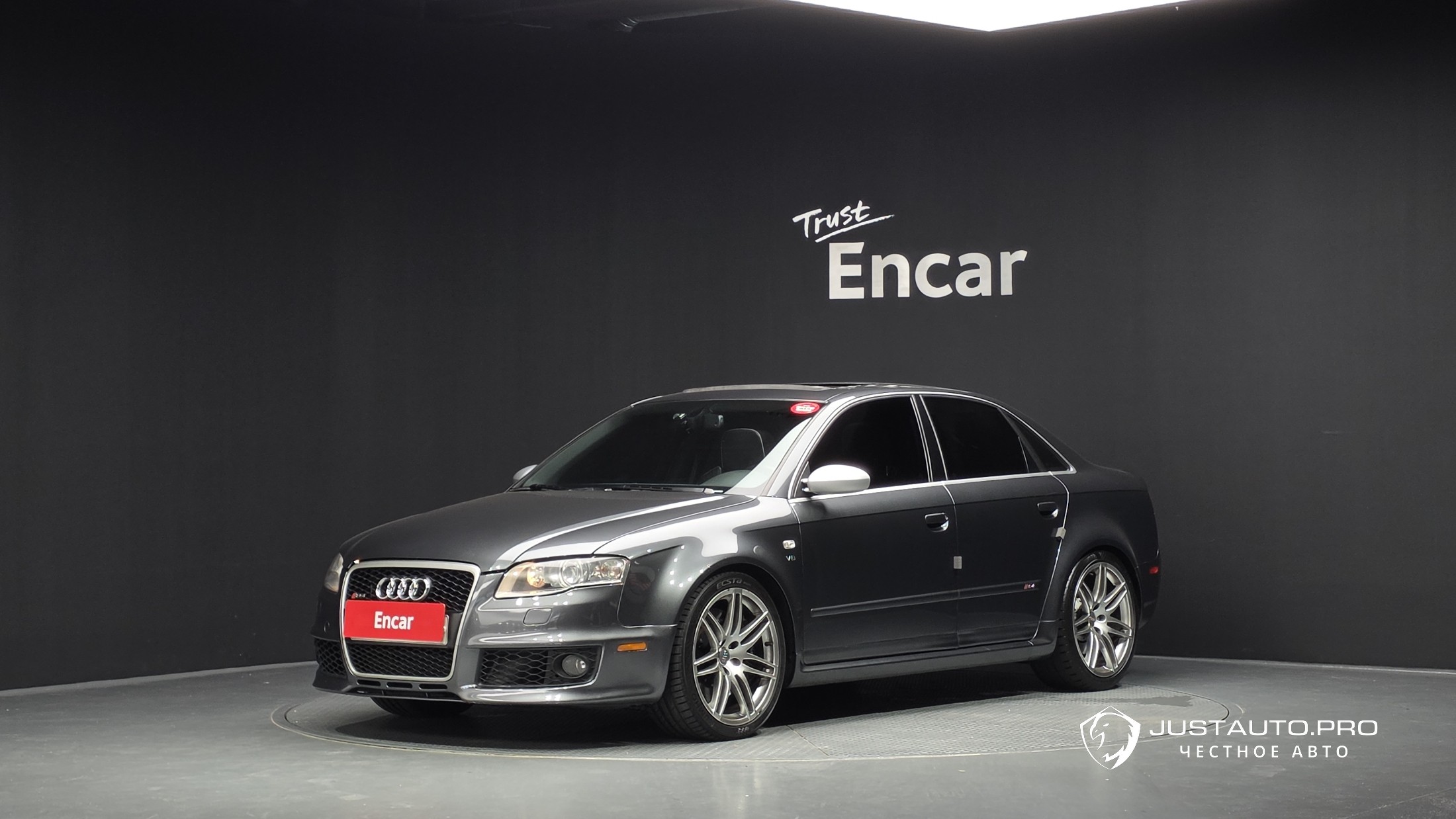 Автомобиль Audi RS4
