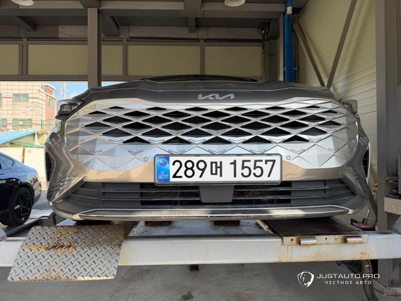 Автомобиль Kia K8