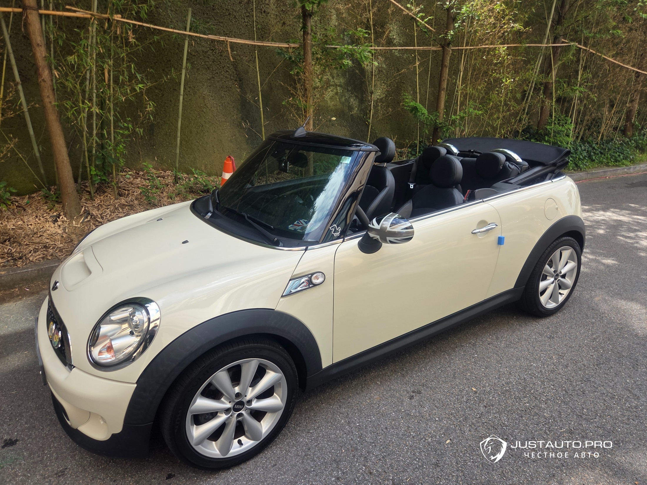 Автомобиль Mini Cooper Convertible