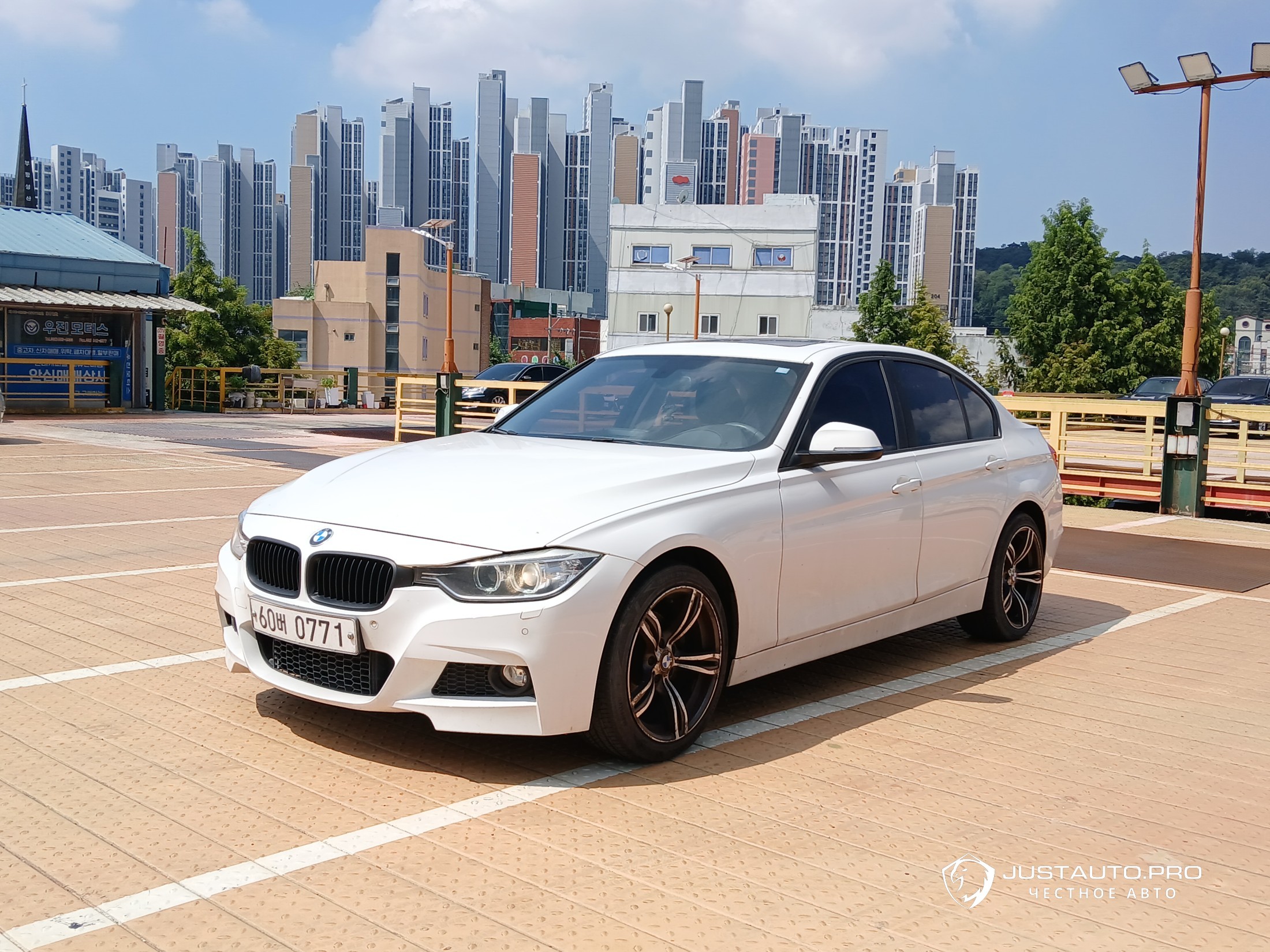 Автомобиль BMW 3-Series
