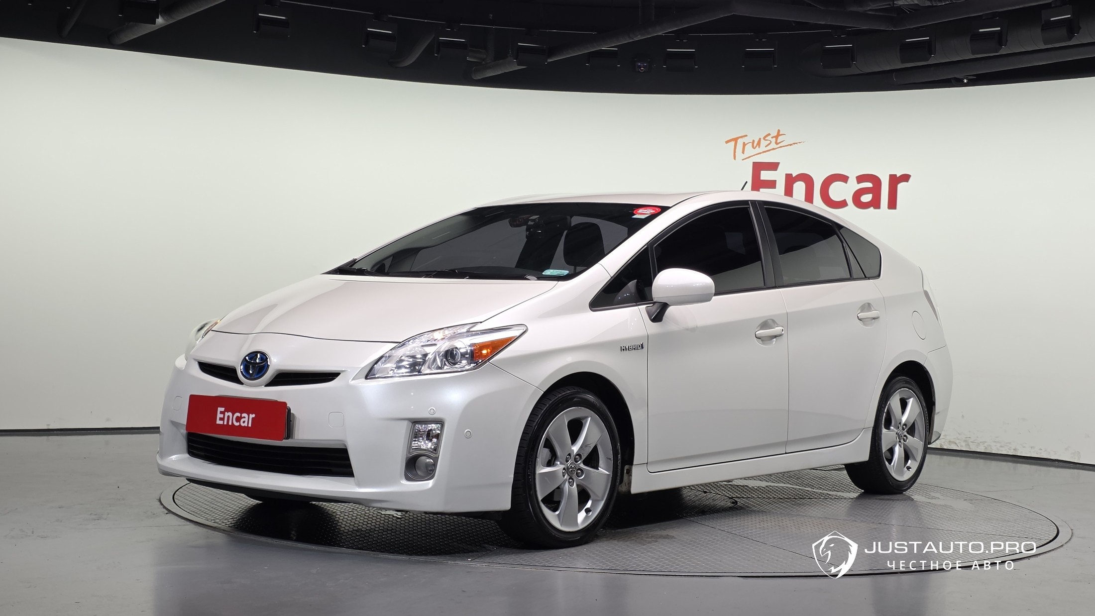 Автомобиль Toyota Prius