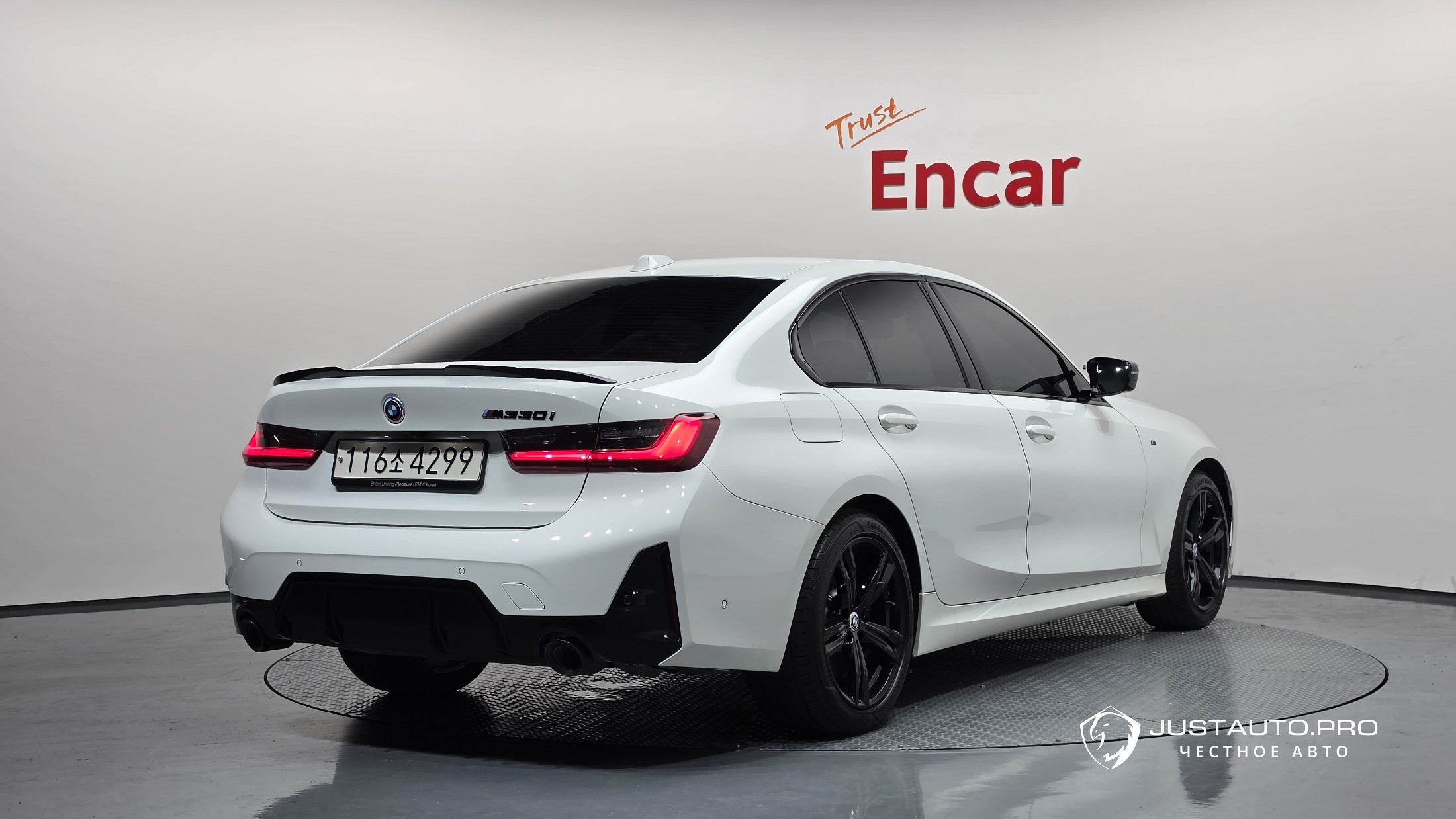 Автомобиль BMW 3-Series