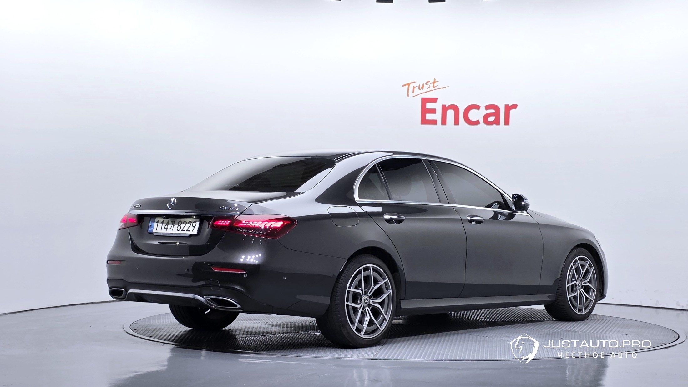 Автомобиль Mercedes-Benz E-Class