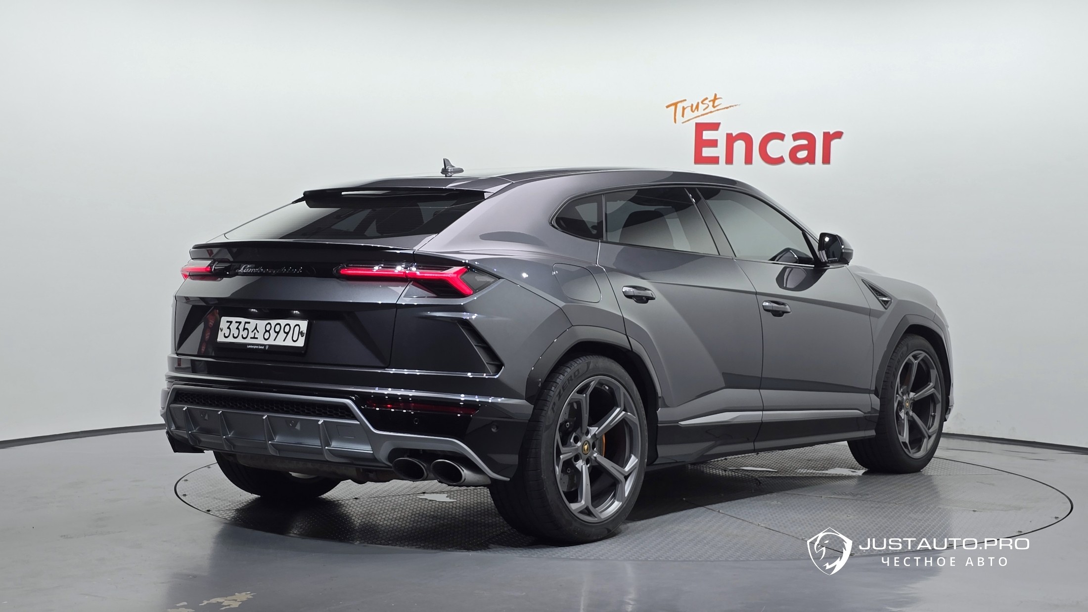 Автомобиль Lamborghini Urus